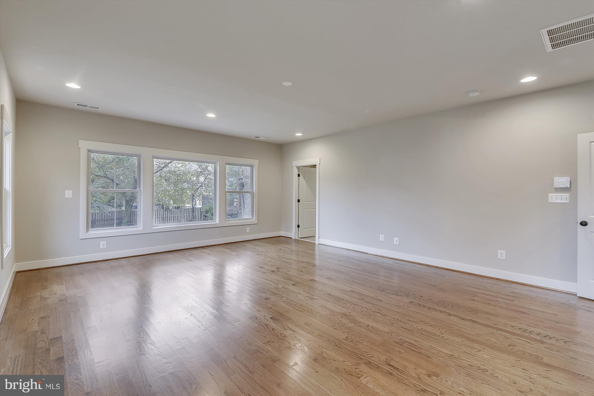 WESTHAMPTON - Residential