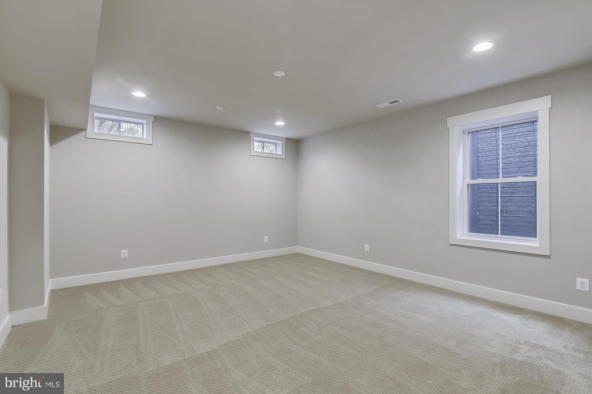 WESTHAMPTON - Residential