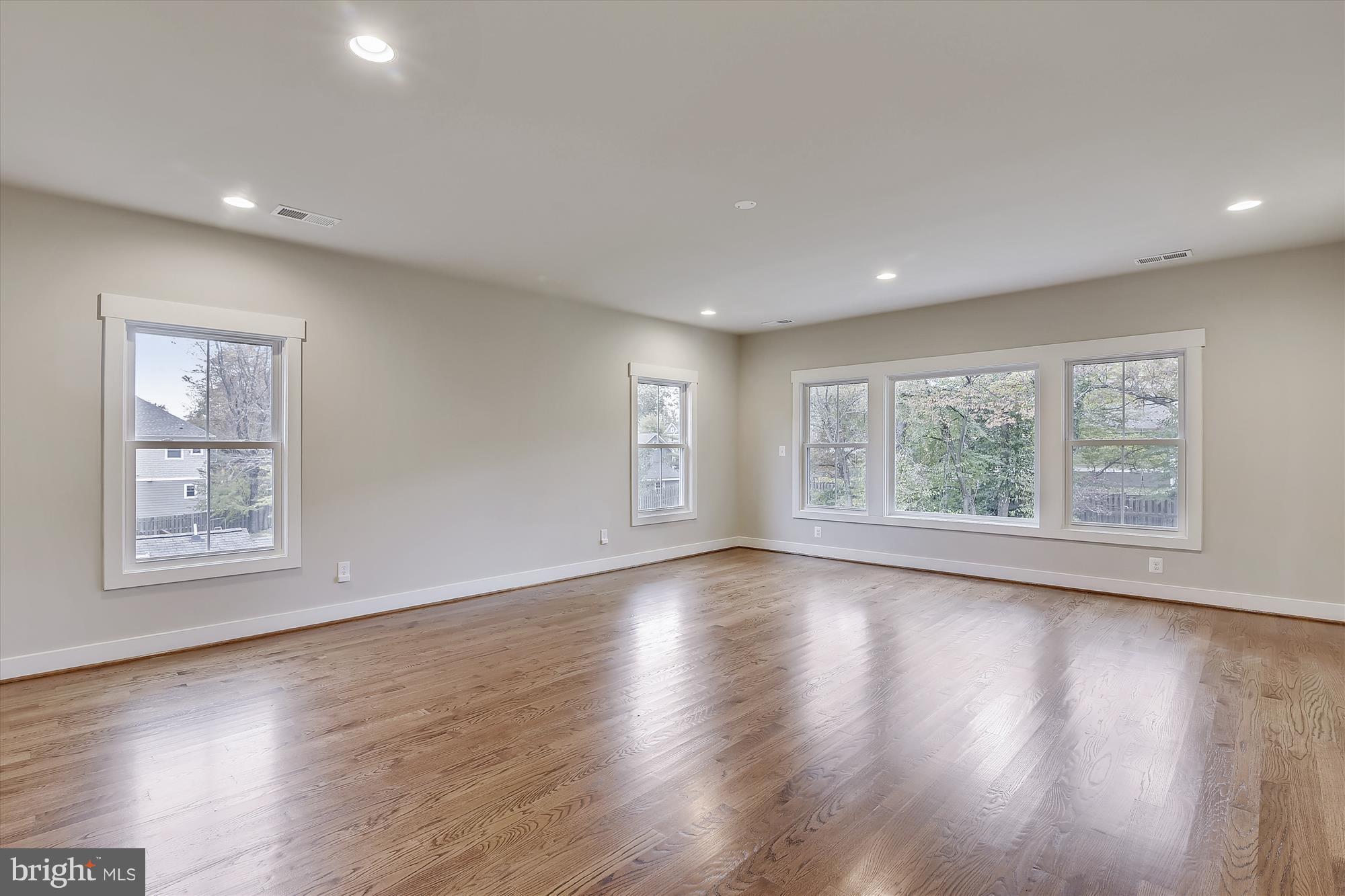 WESTHAMPTON - Residential