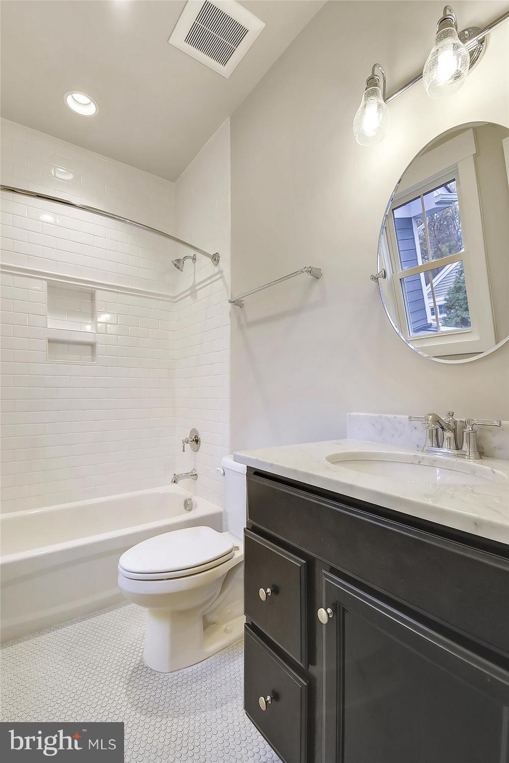 WESTHAMPTON - Residential