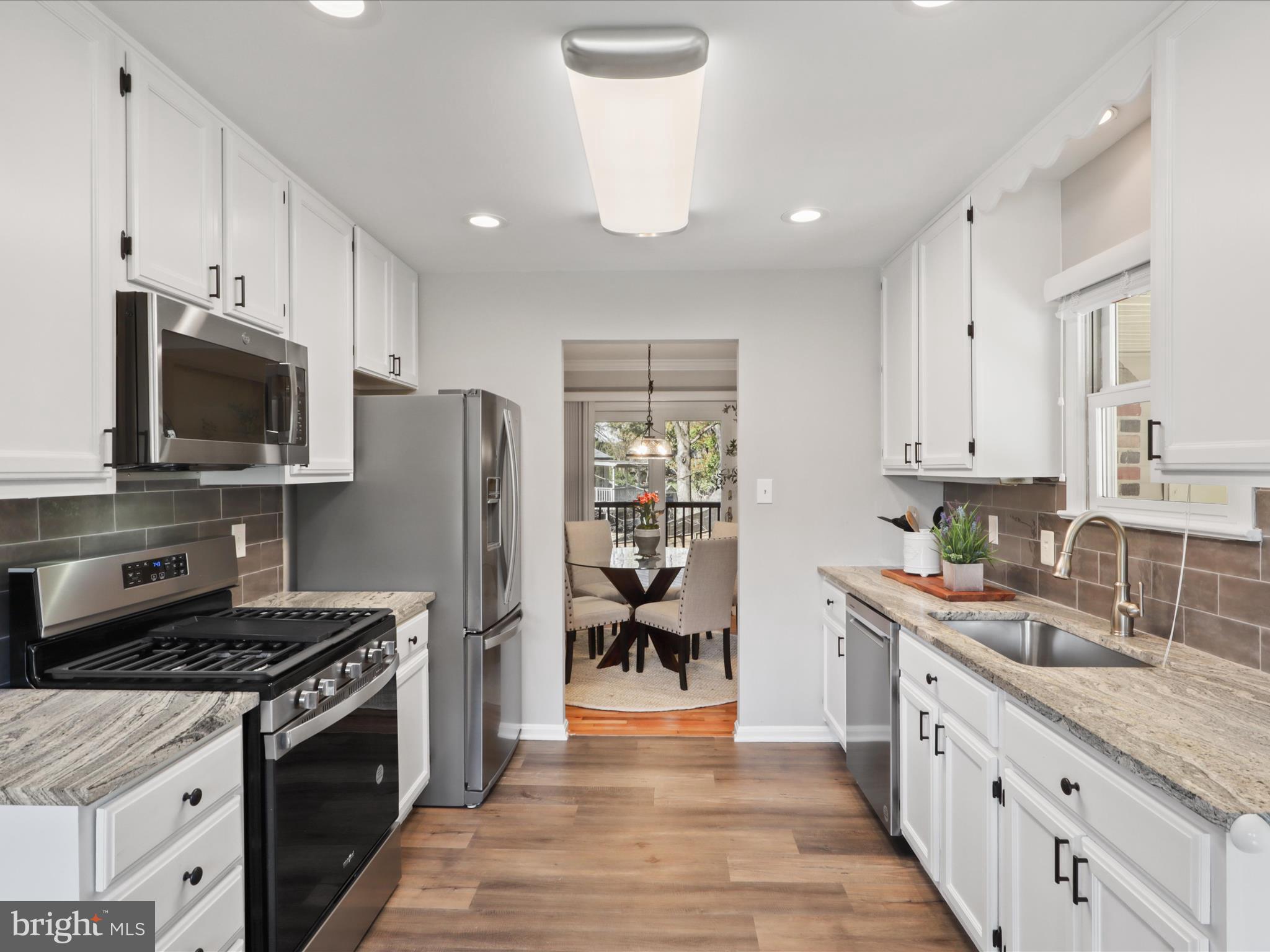 STONEYBROOKE - Residential