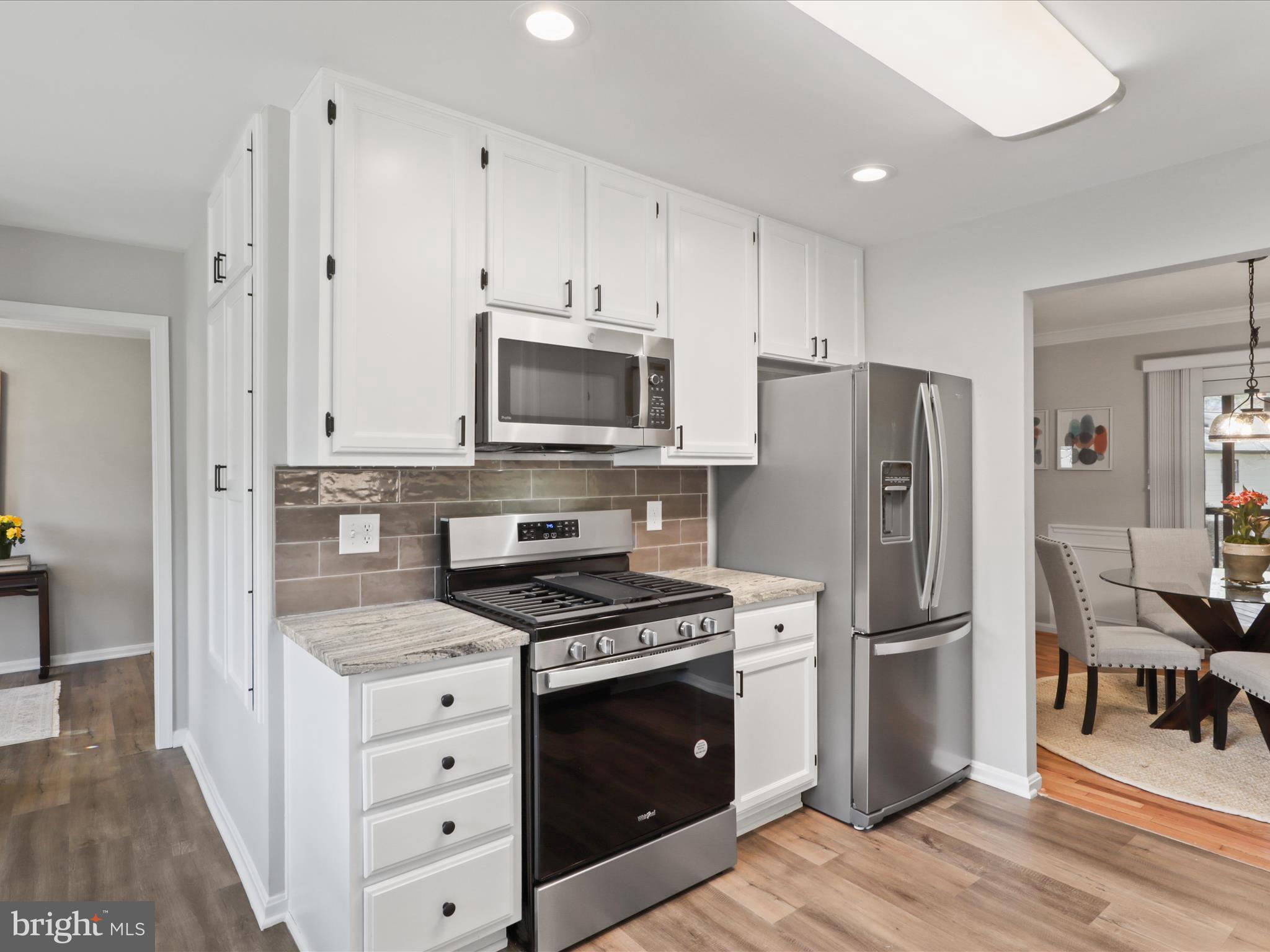 STONEYBROOKE - Residential