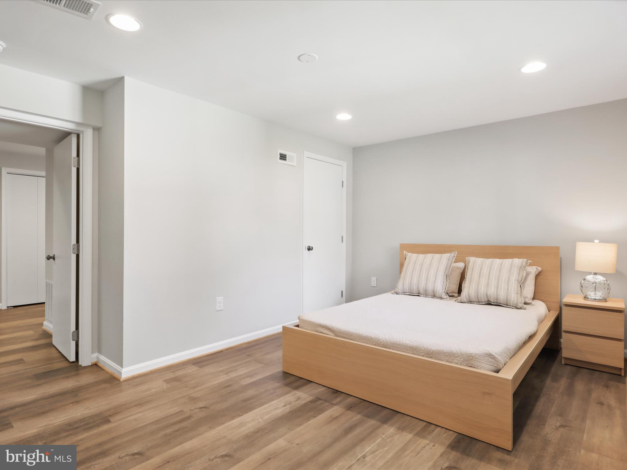 STONEYBROOKE - Residential