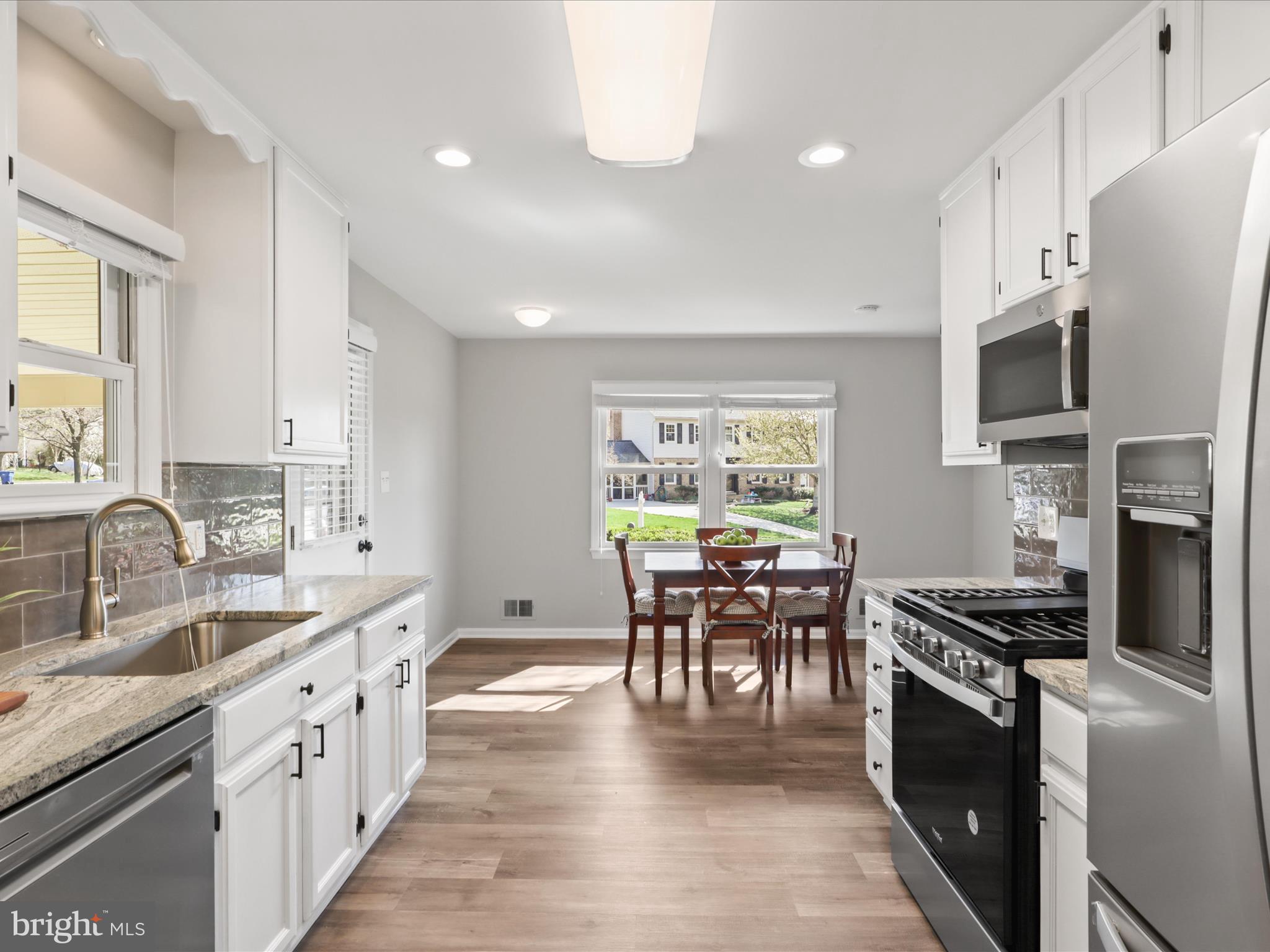 STONEYBROOKE - Residential