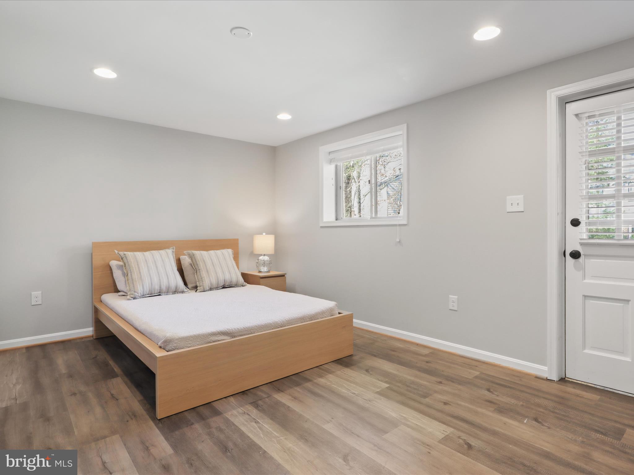 STONEYBROOKE - Residential