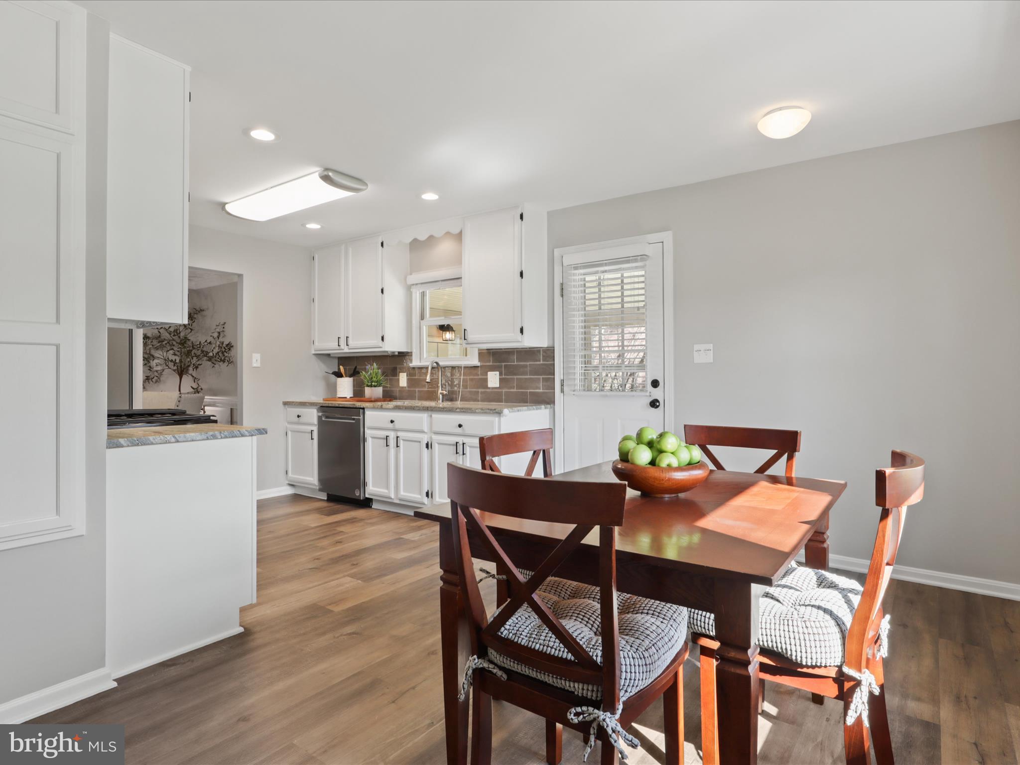 STONEYBROOKE - Residential