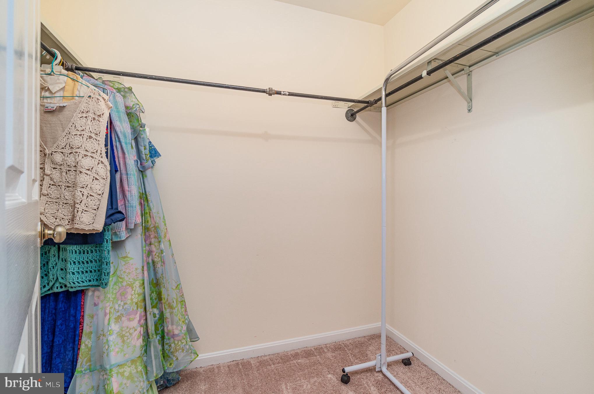 WALNUT COURT - Residential