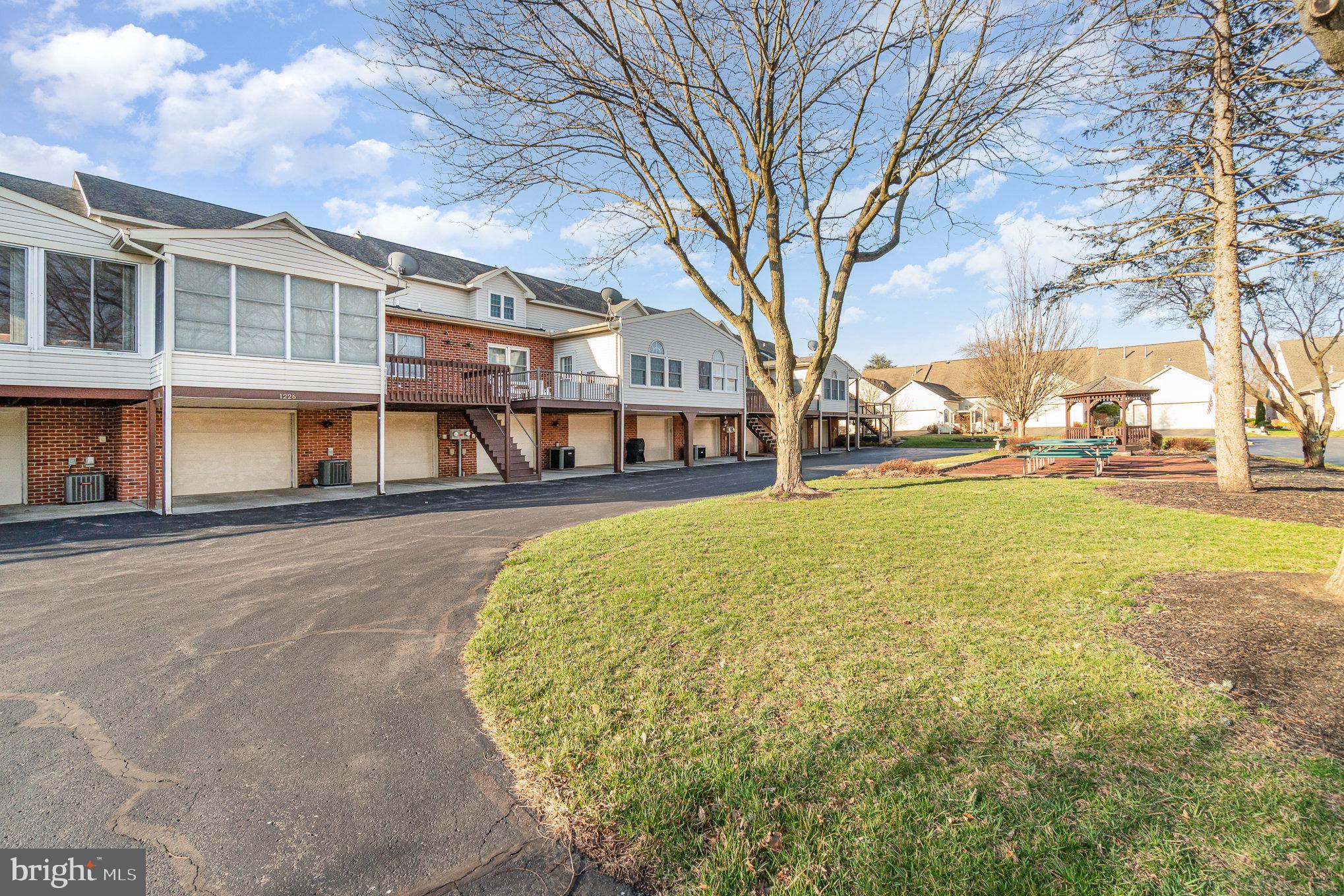 WALNUT COURT - Residential
