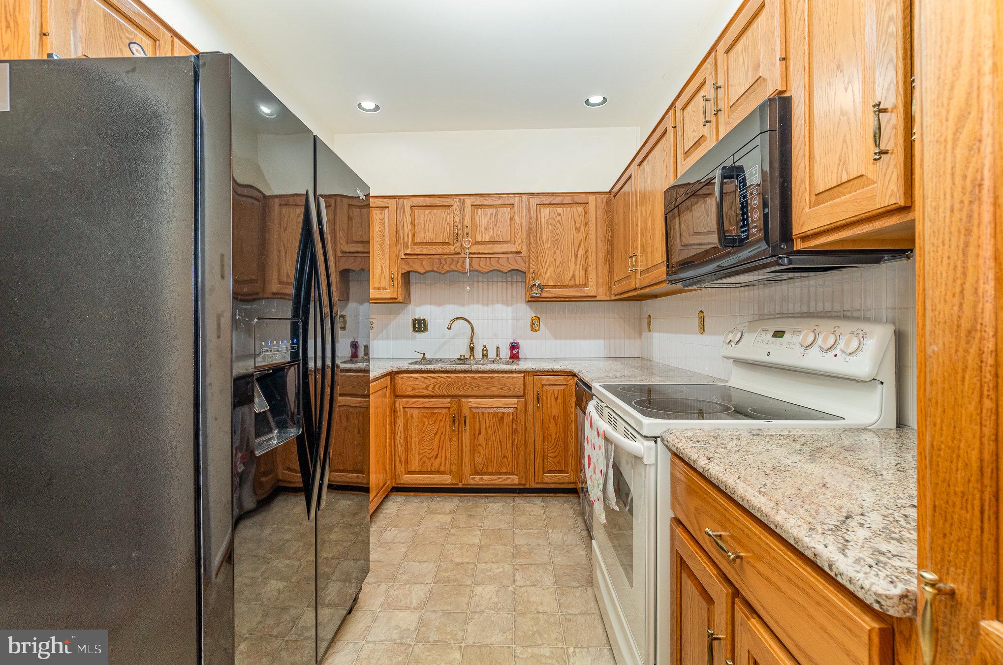 WALNUT COURT - Residential