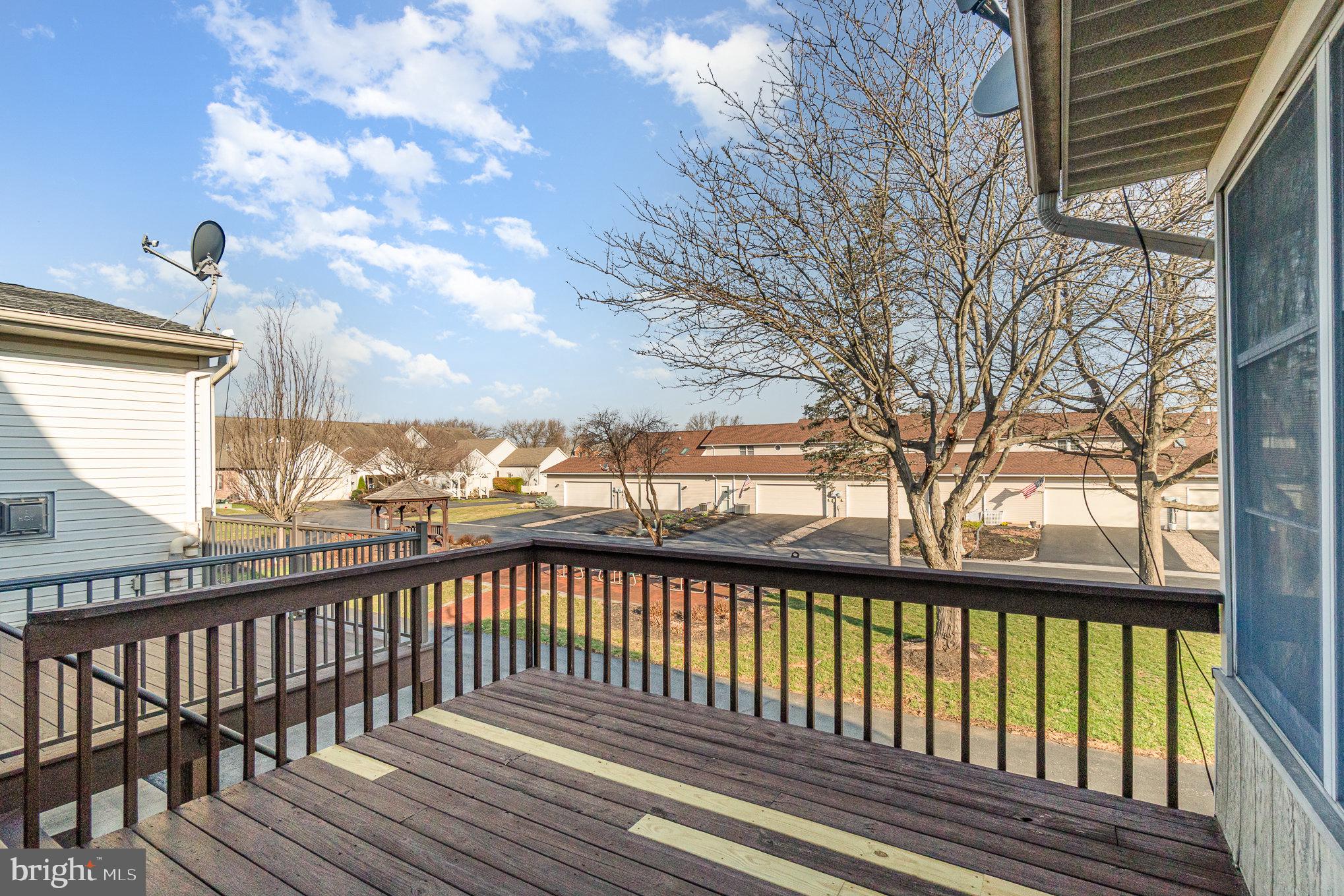 WALNUT COURT - Residential