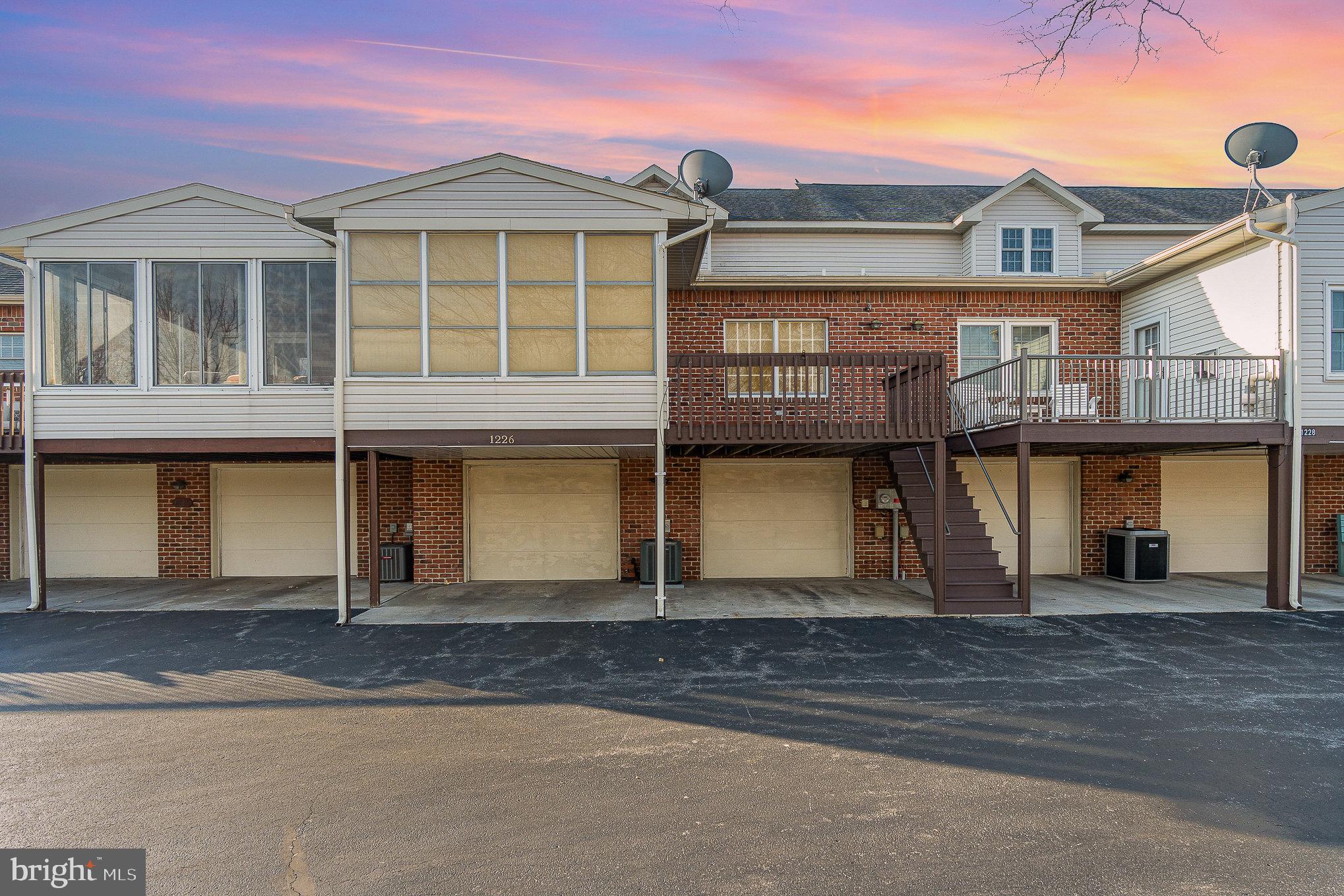 WALNUT COURT - Residential