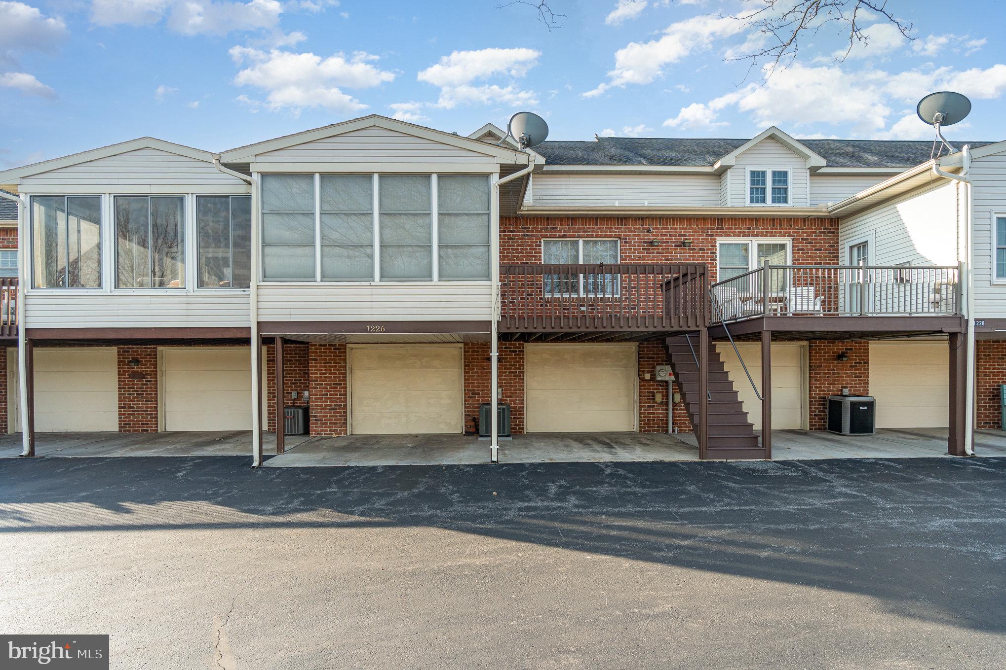 WALNUT COURT - Residential