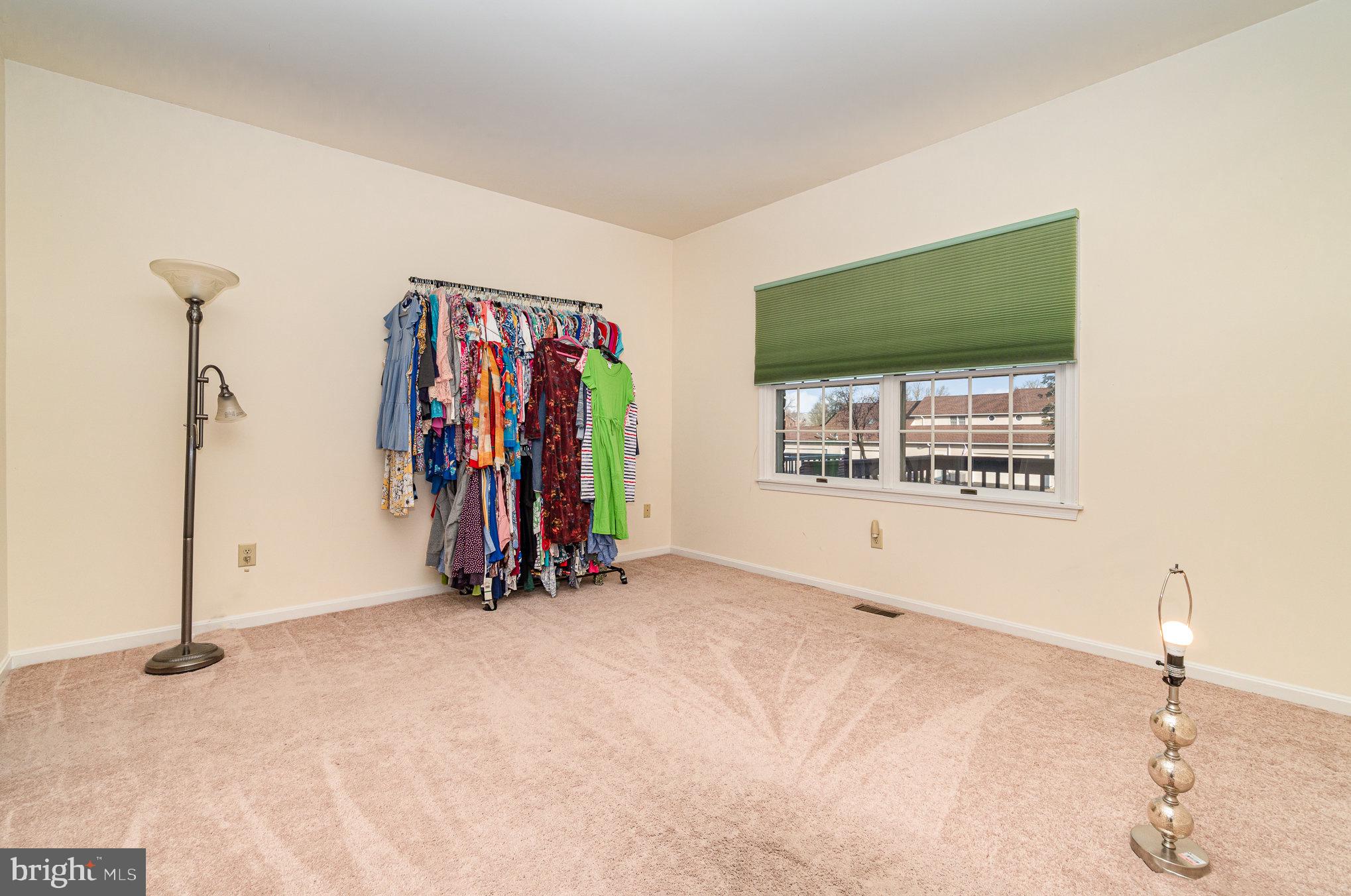 WALNUT COURT - Residential