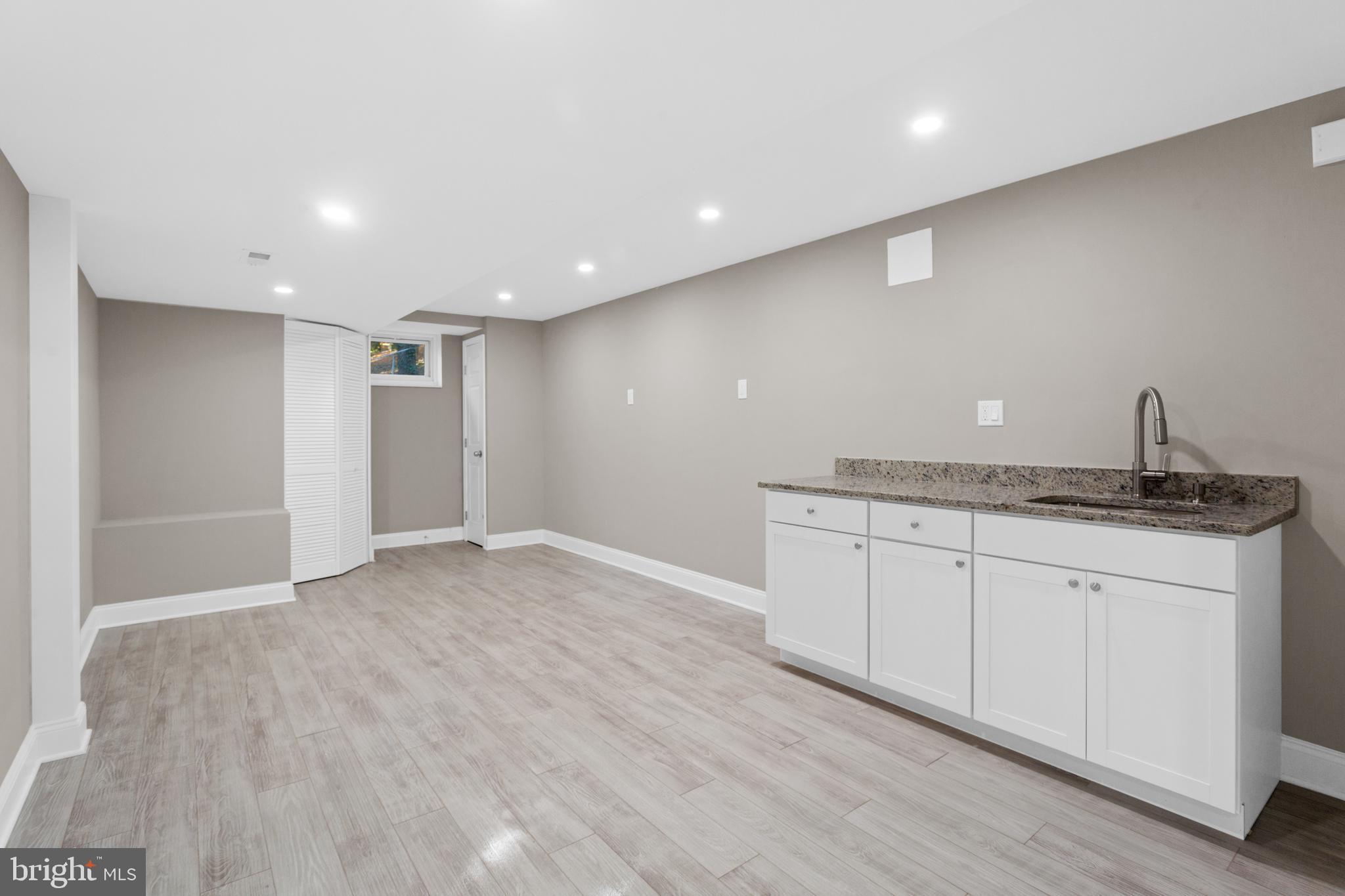 RIVERSIDE ESTATES - Residential