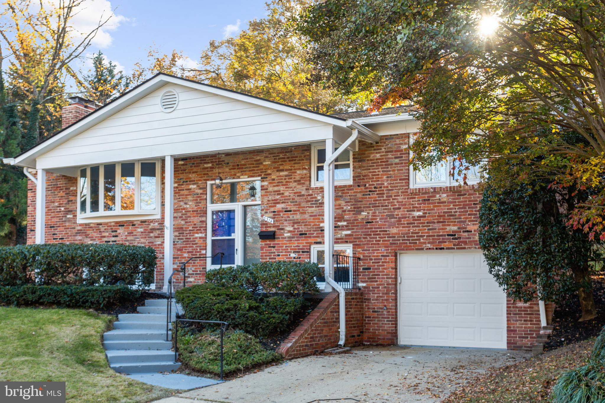 RIVERSIDE ESTATES - Residential