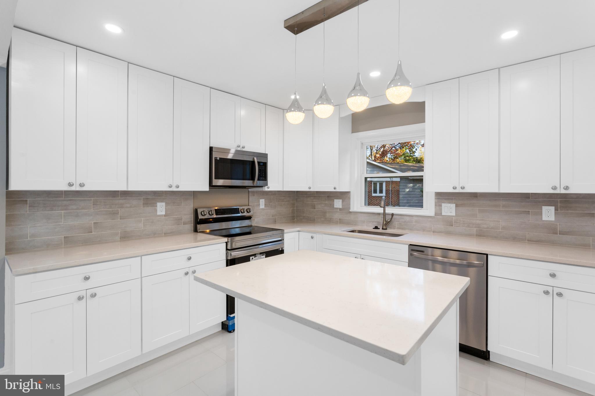 RIVERSIDE ESTATES - Residential