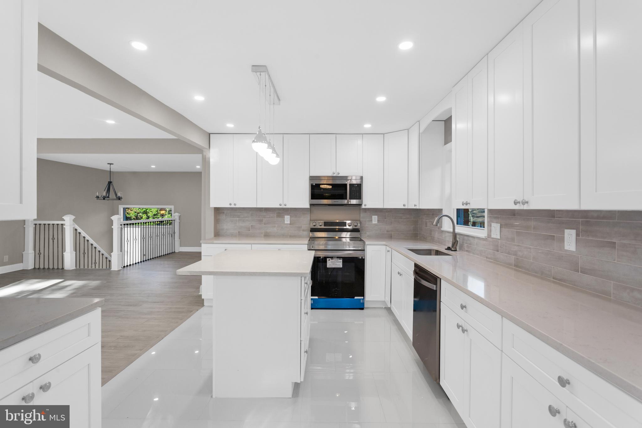 RIVERSIDE ESTATES - Residential