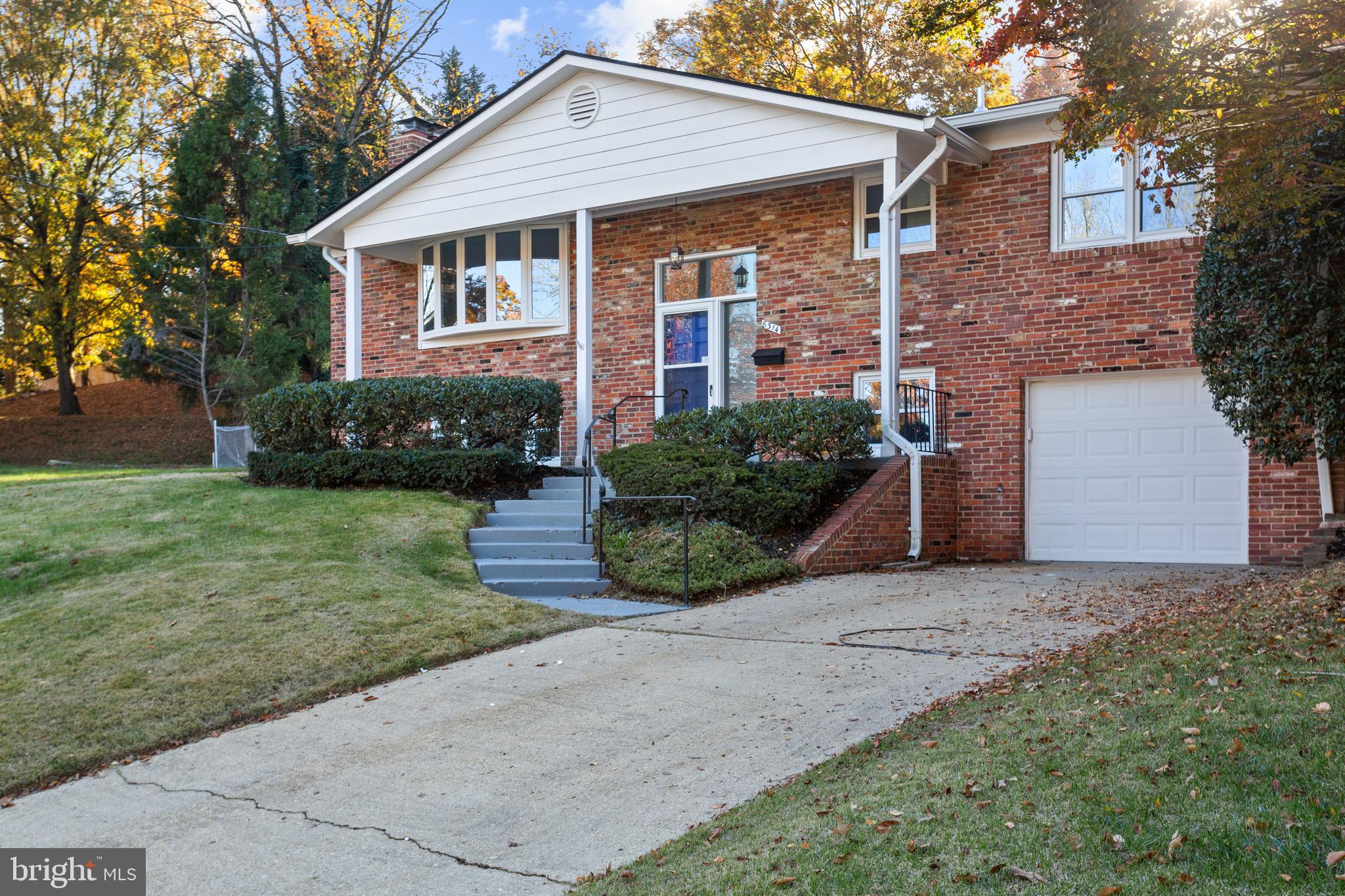 RIVERSIDE ESTATES - Residential