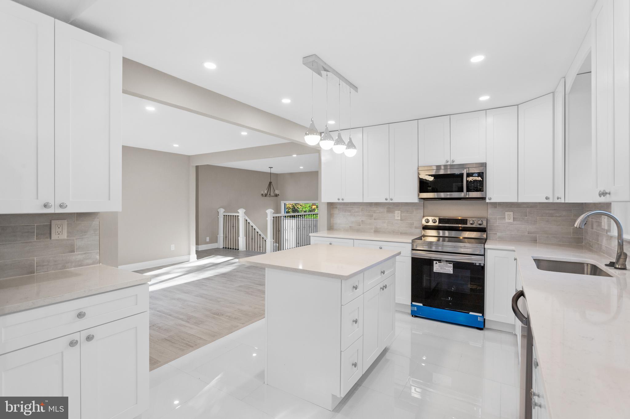 RIVERSIDE ESTATES - Residential