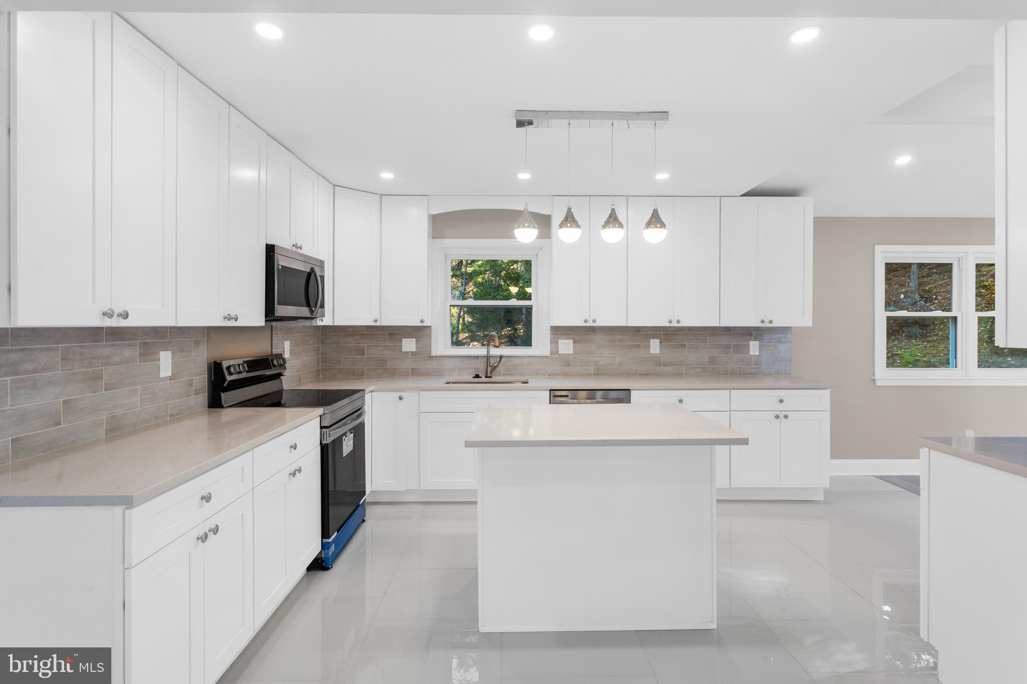 RIVERSIDE ESTATES - Residential