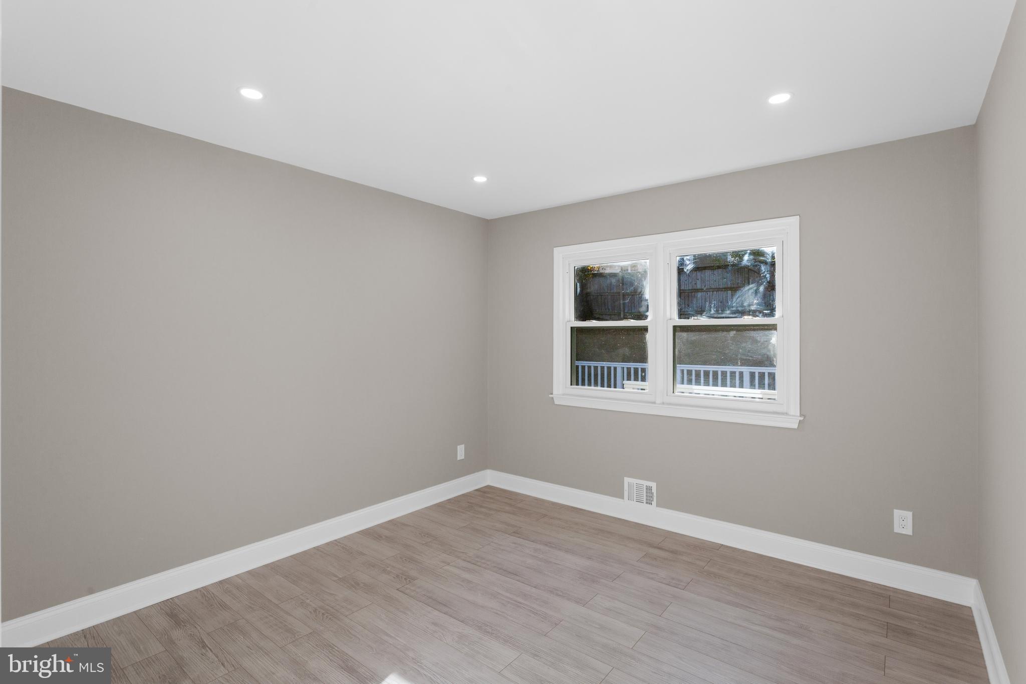 RIVERSIDE ESTATES - Residential