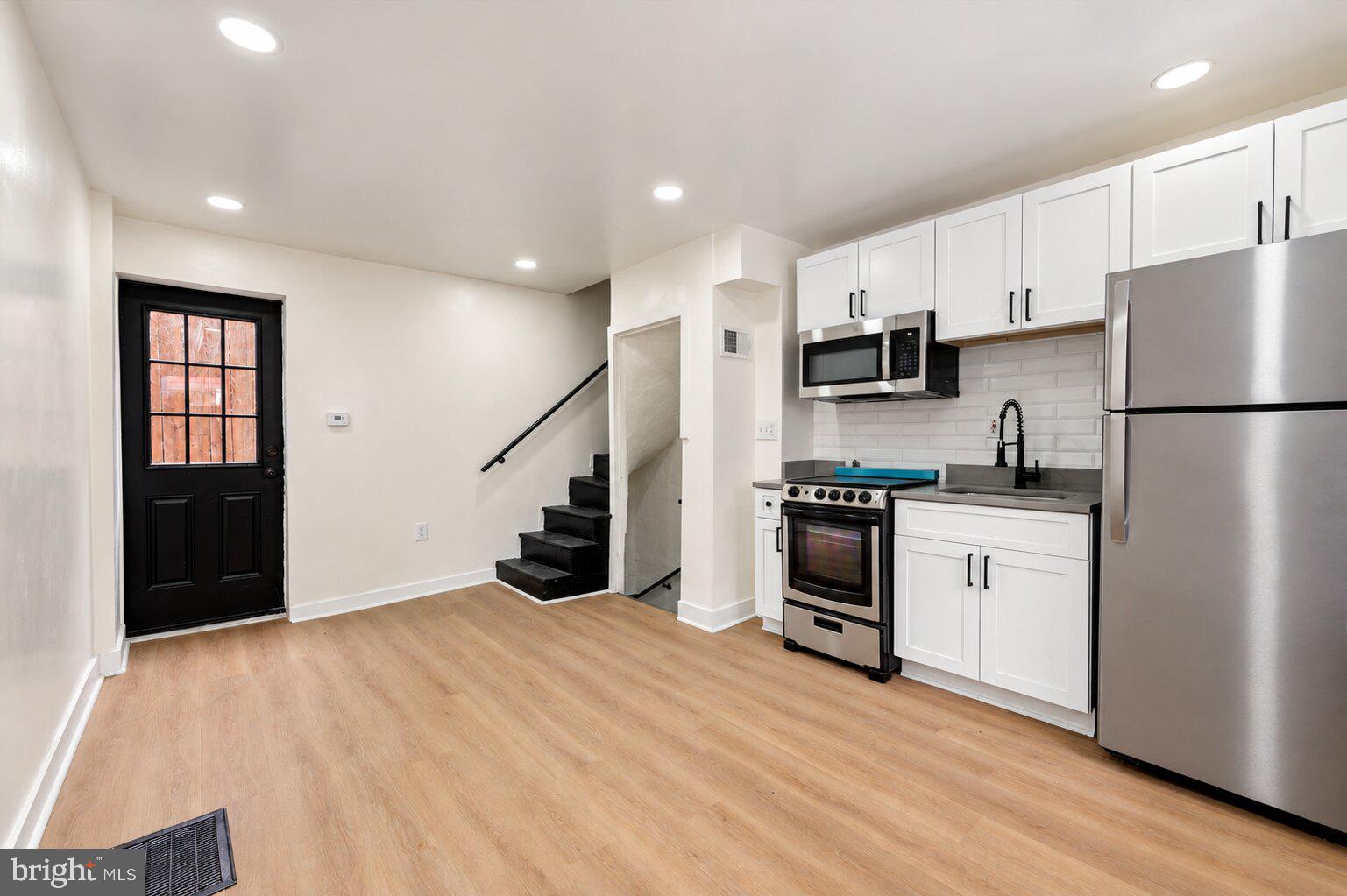 109 W THOMPSON STREET