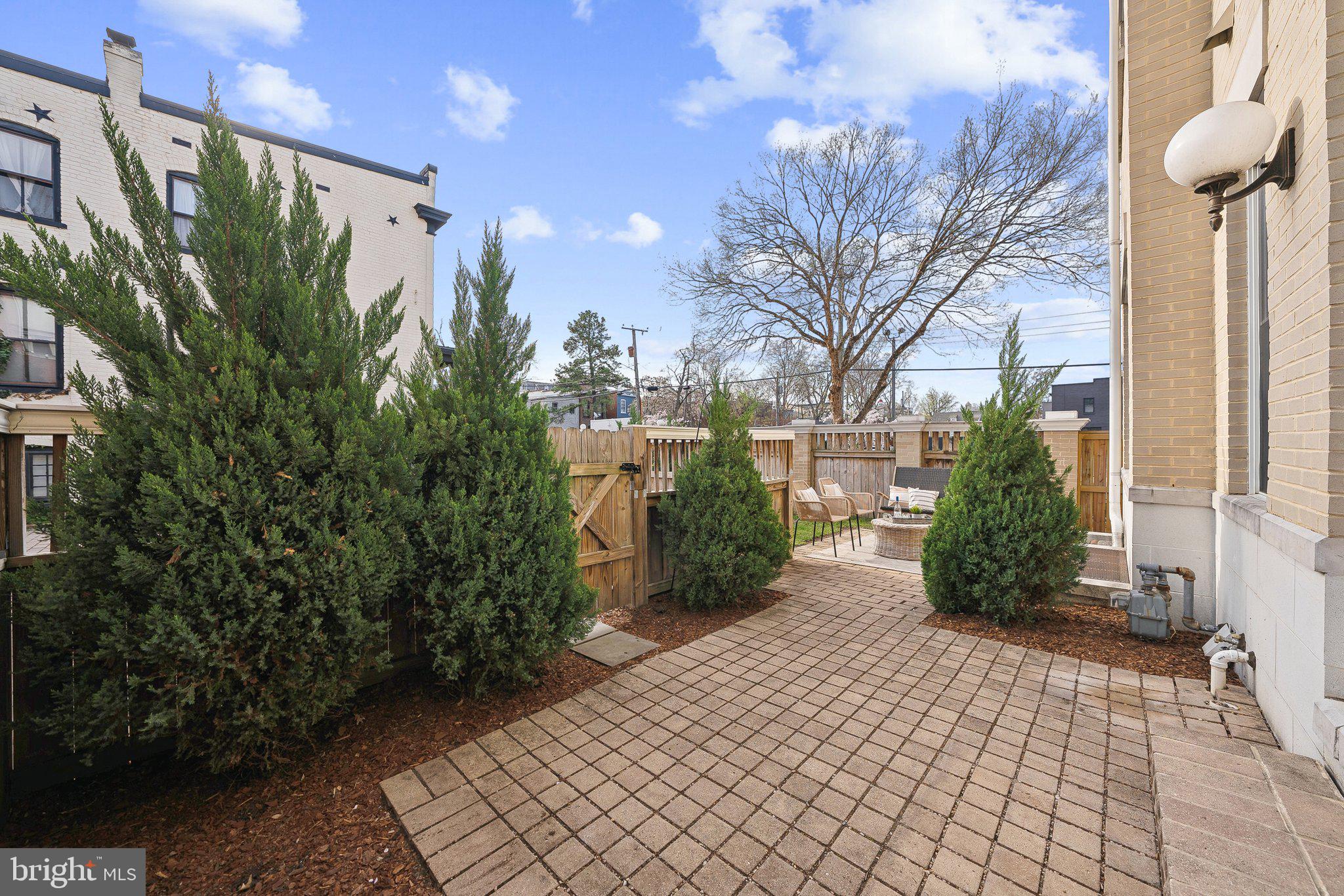 OLD TOWN ALEXANDRIA - Residential