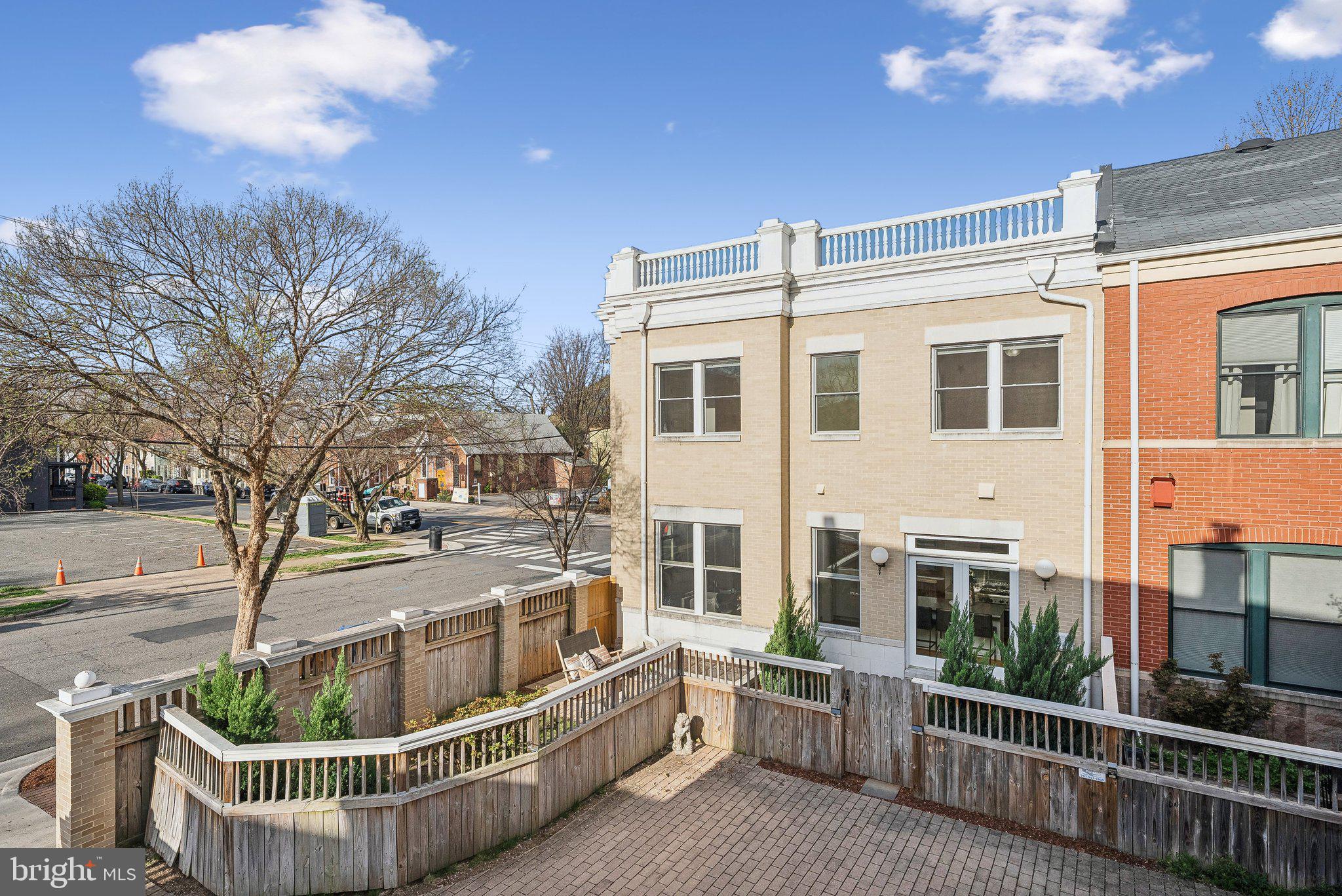 OLD TOWN ALEXANDRIA - Residential