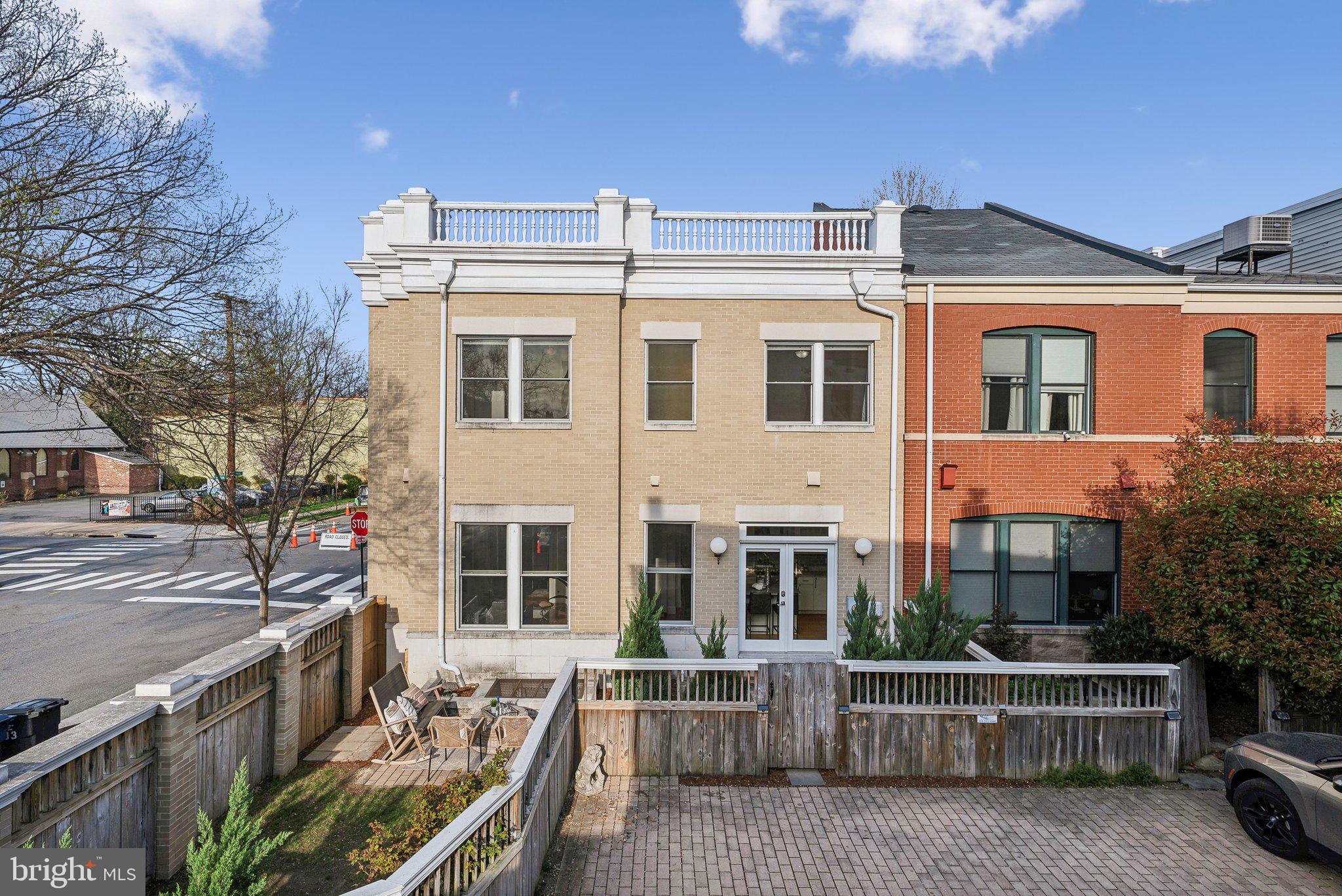 OLD TOWN ALEXANDRIA - Residential