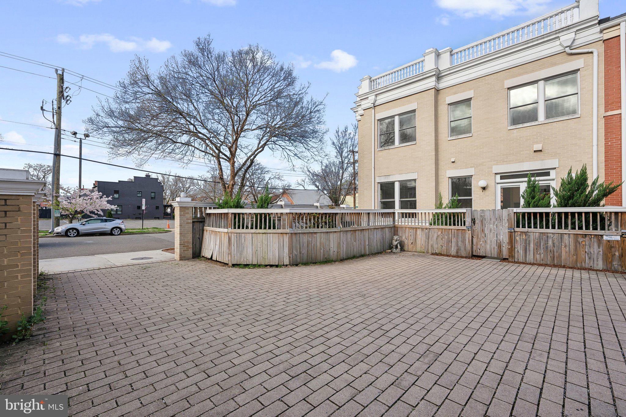 OLD TOWN ALEXANDRIA - Residential