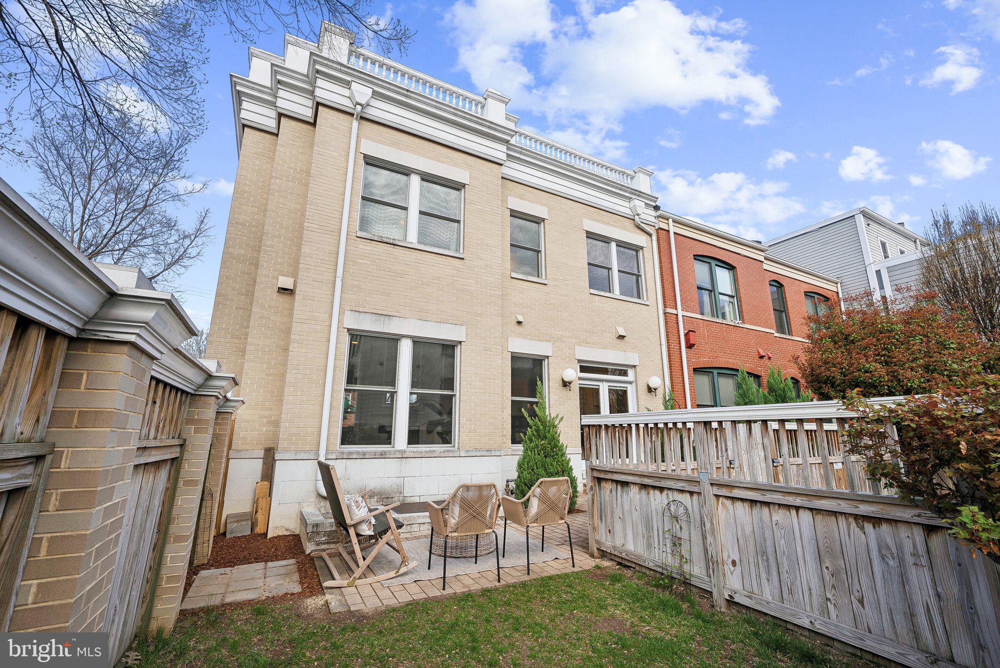 OLD TOWN ALEXANDRIA - Residential