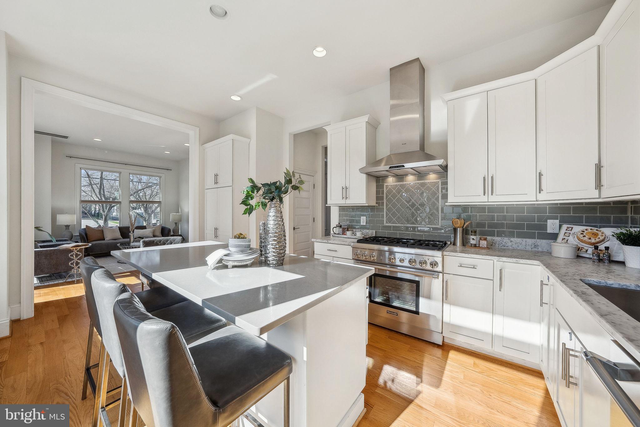 OLD TOWN ALEXANDRIA - Residential