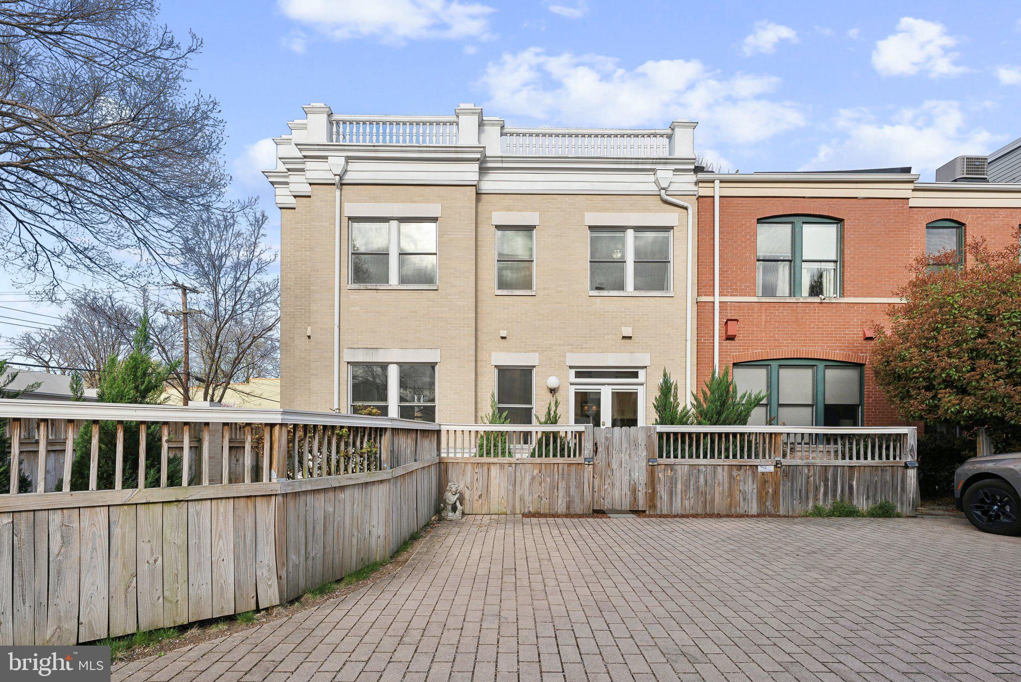 OLD TOWN ALEXANDRIA - Residential