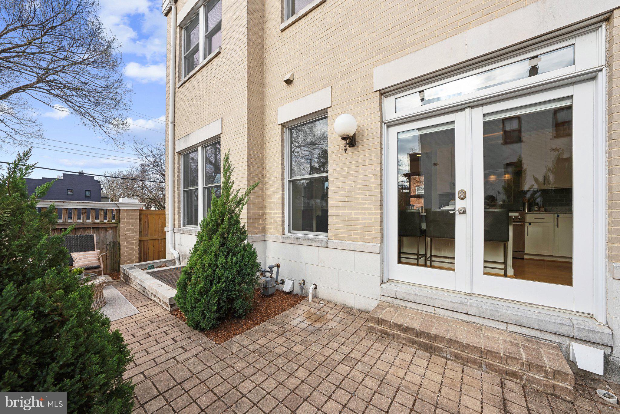 OLD TOWN ALEXANDRIA - Residential