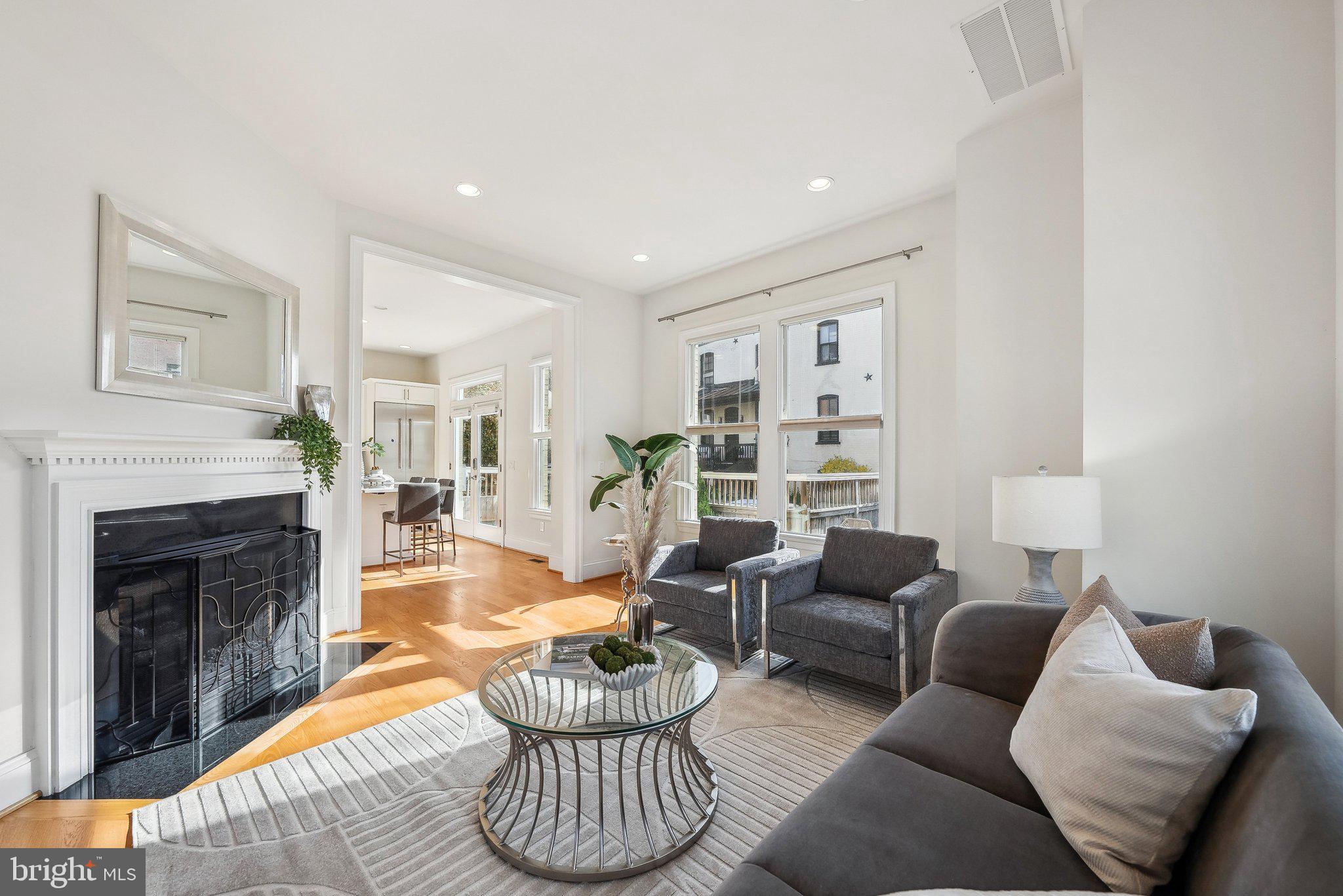 401 N ALFRED STREET