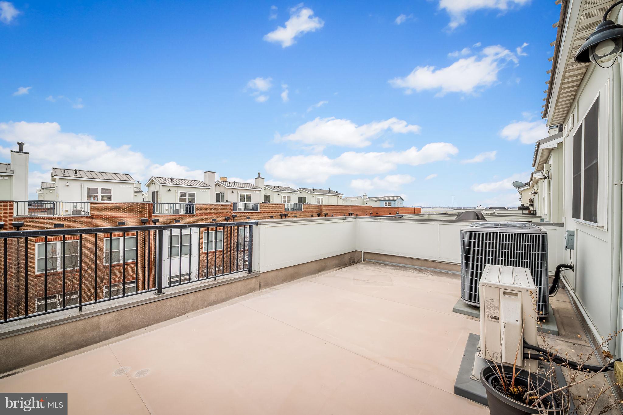 MCHENRY POINTE - Residential