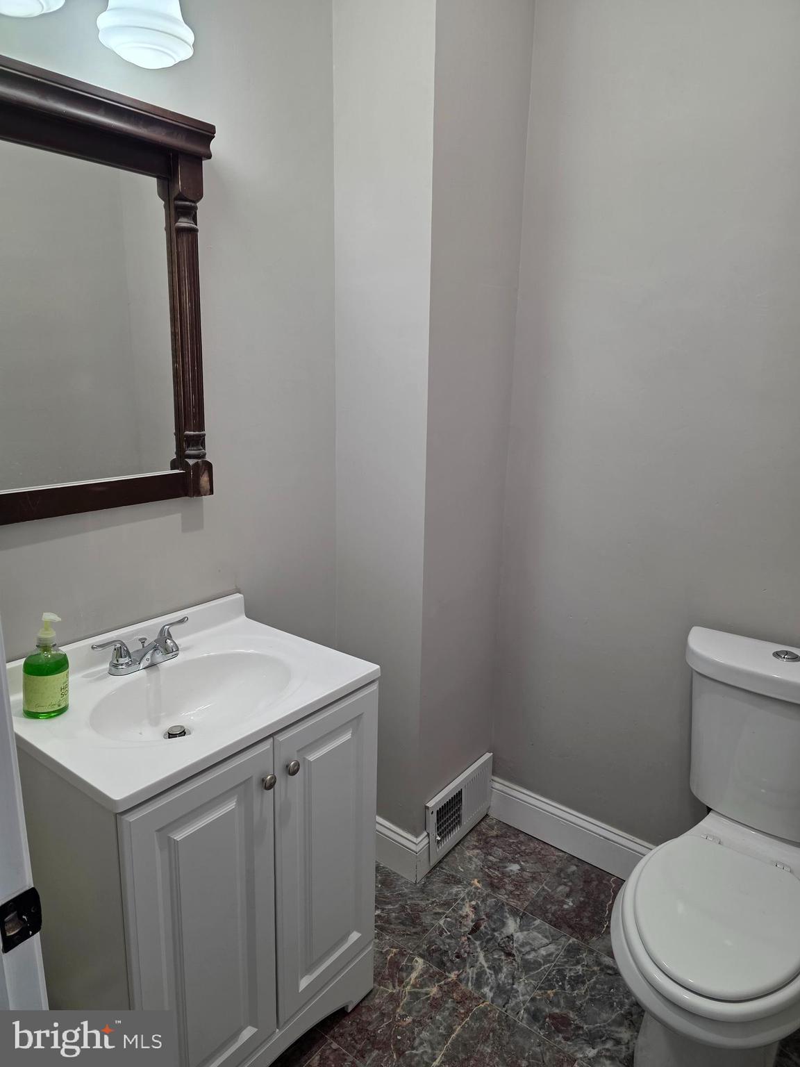 1612 W GLENWOOD AVENUE