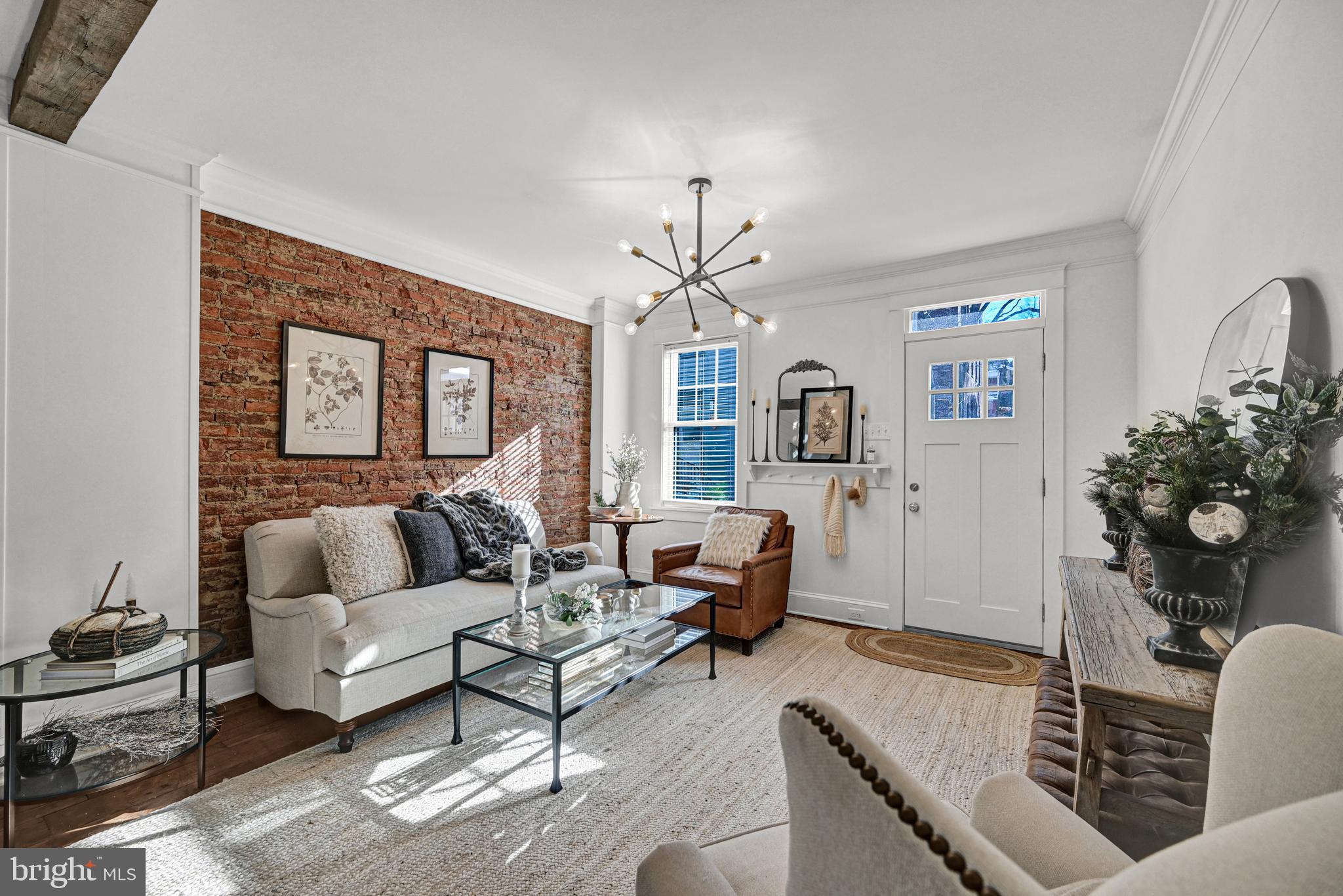 CHESTNUT HILL - Residential
