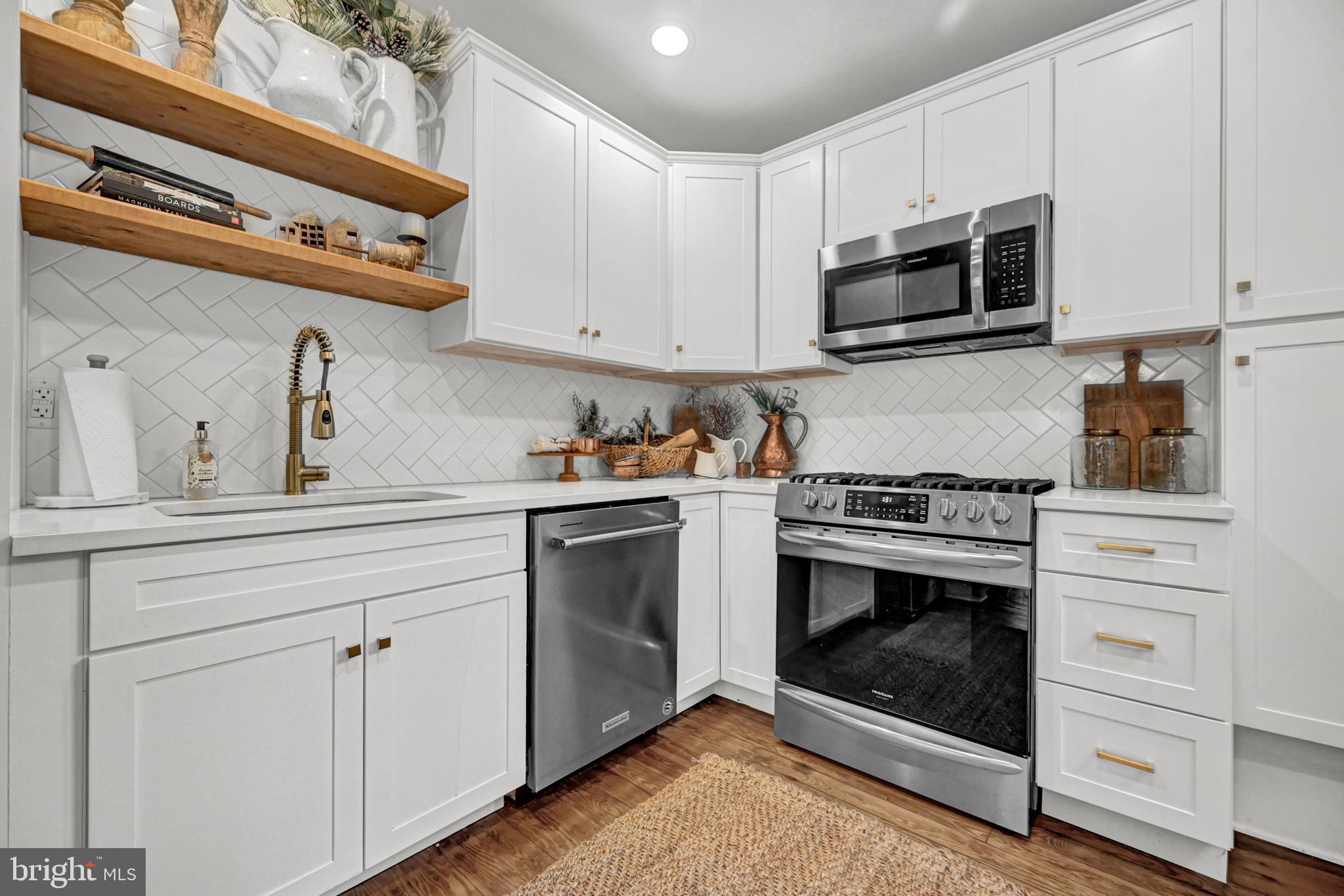 CHESTNUT HILL - Residential