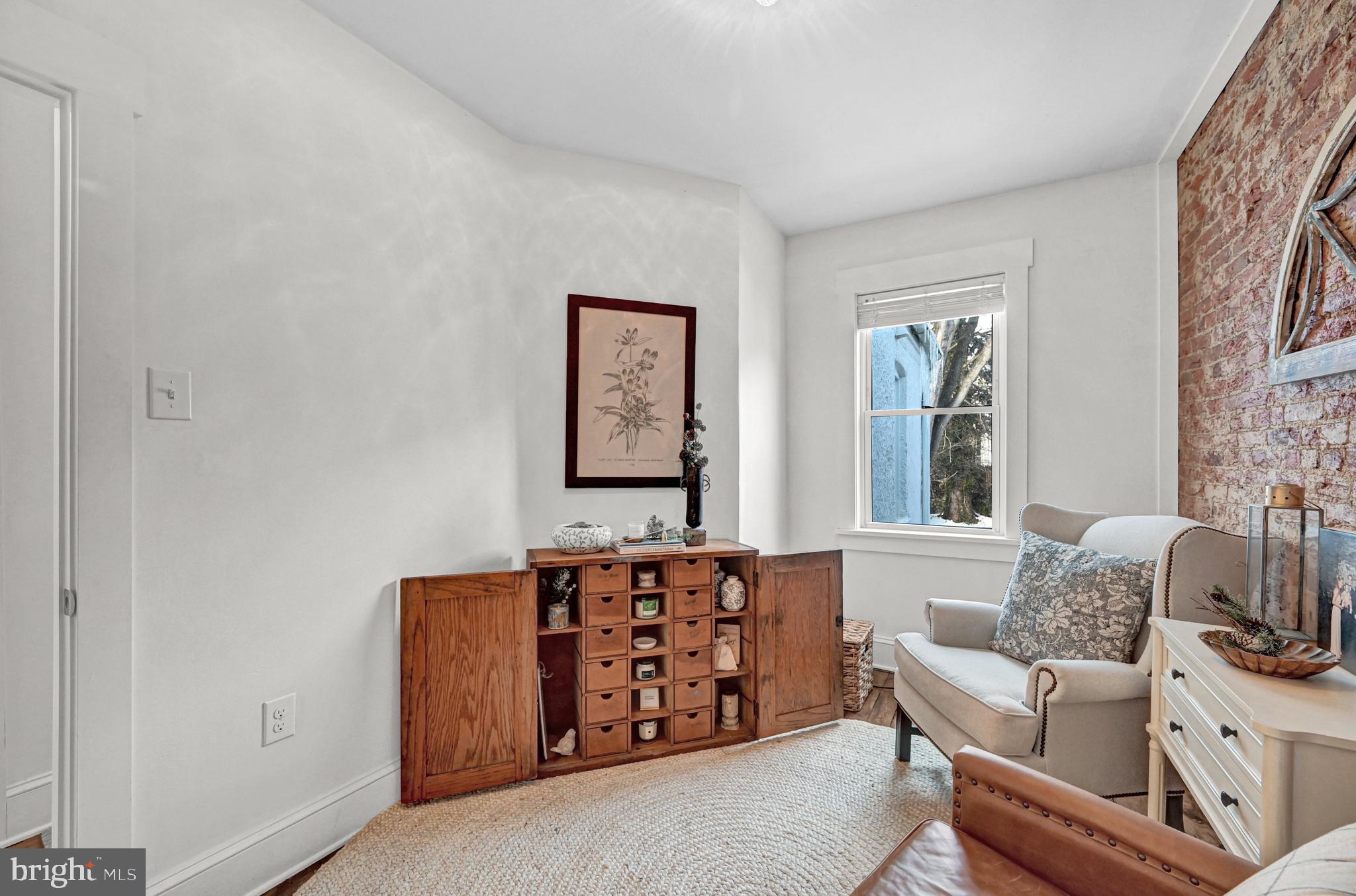 CHESTNUT HILL - Residential