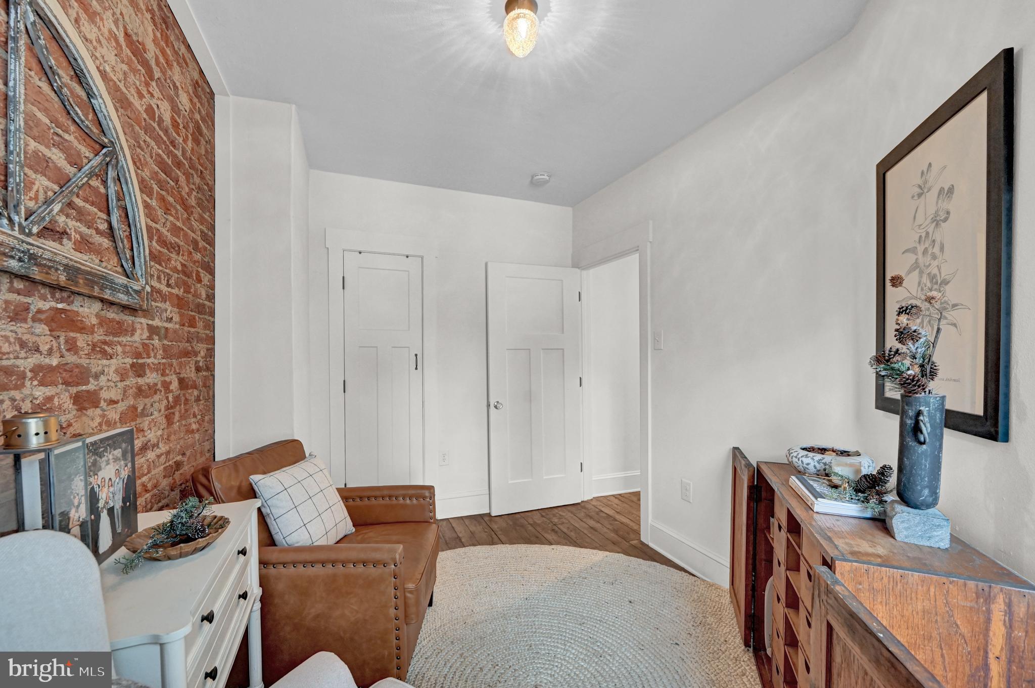 CHESTNUT HILL - Residential
