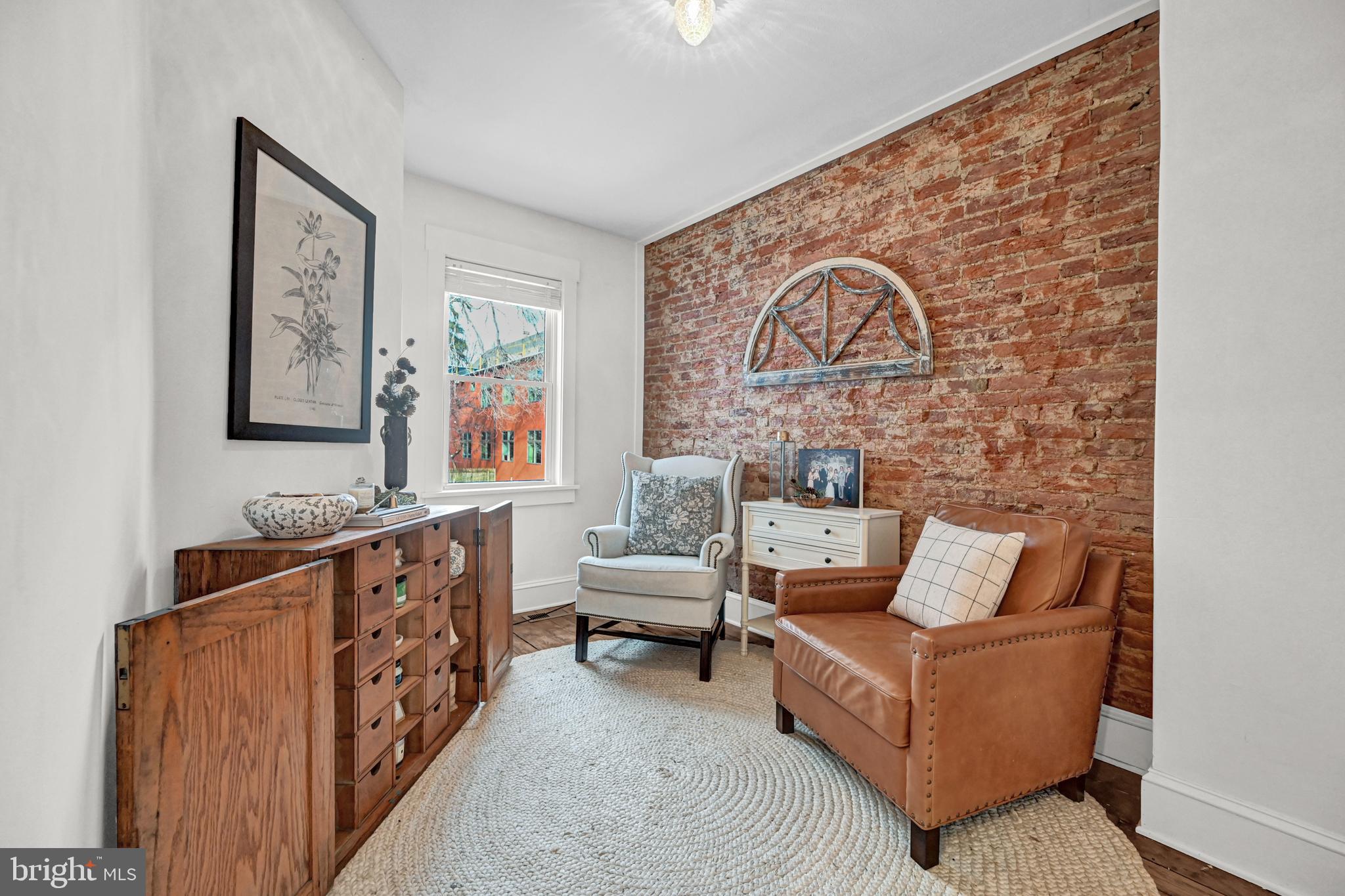 CHESTNUT HILL - Residential
