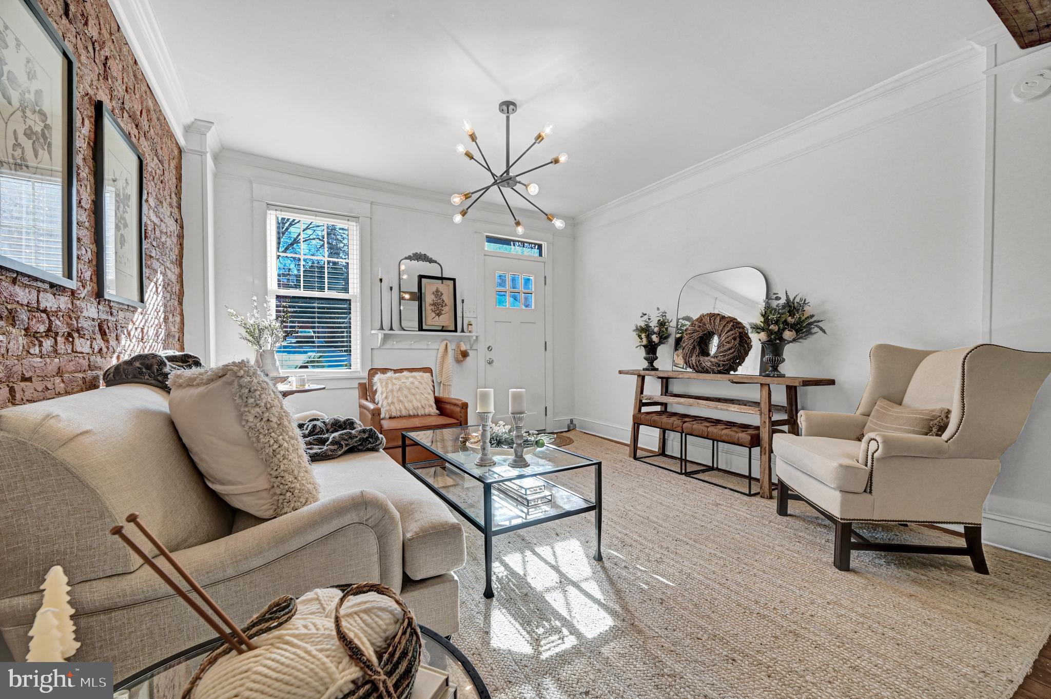 CHESTNUT HILL - Residential