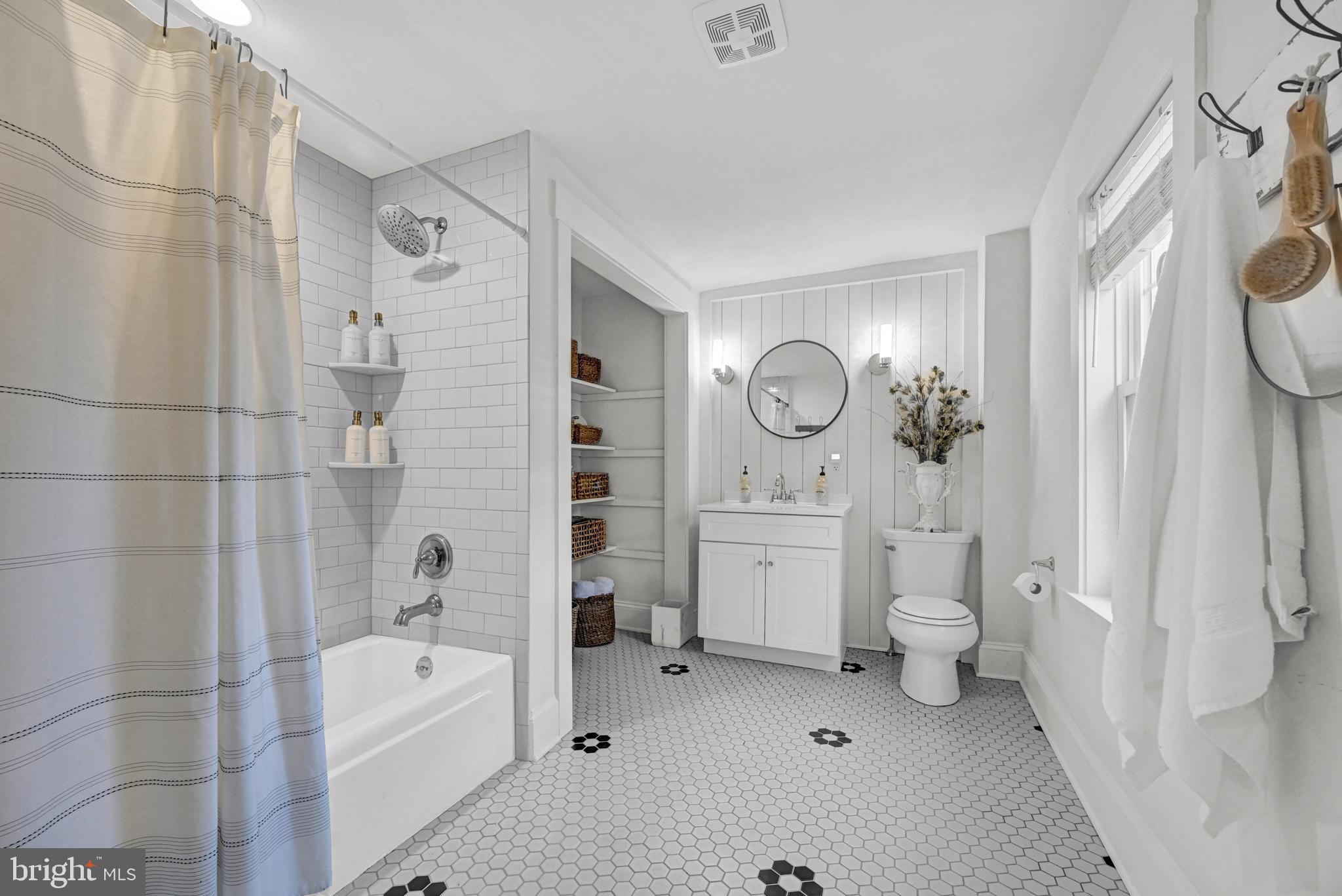 CHESTNUT HILL - Residential