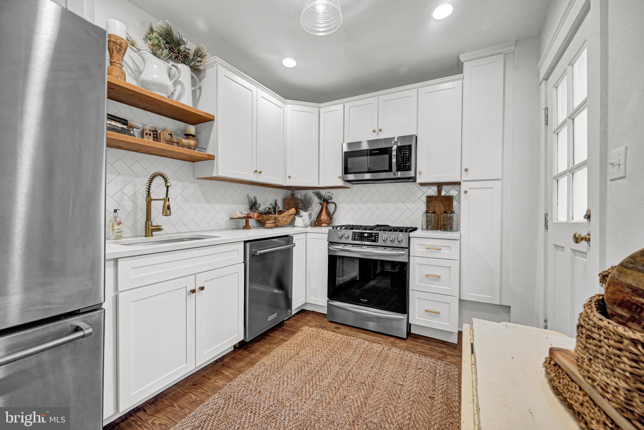 CHESTNUT HILL - Residential
