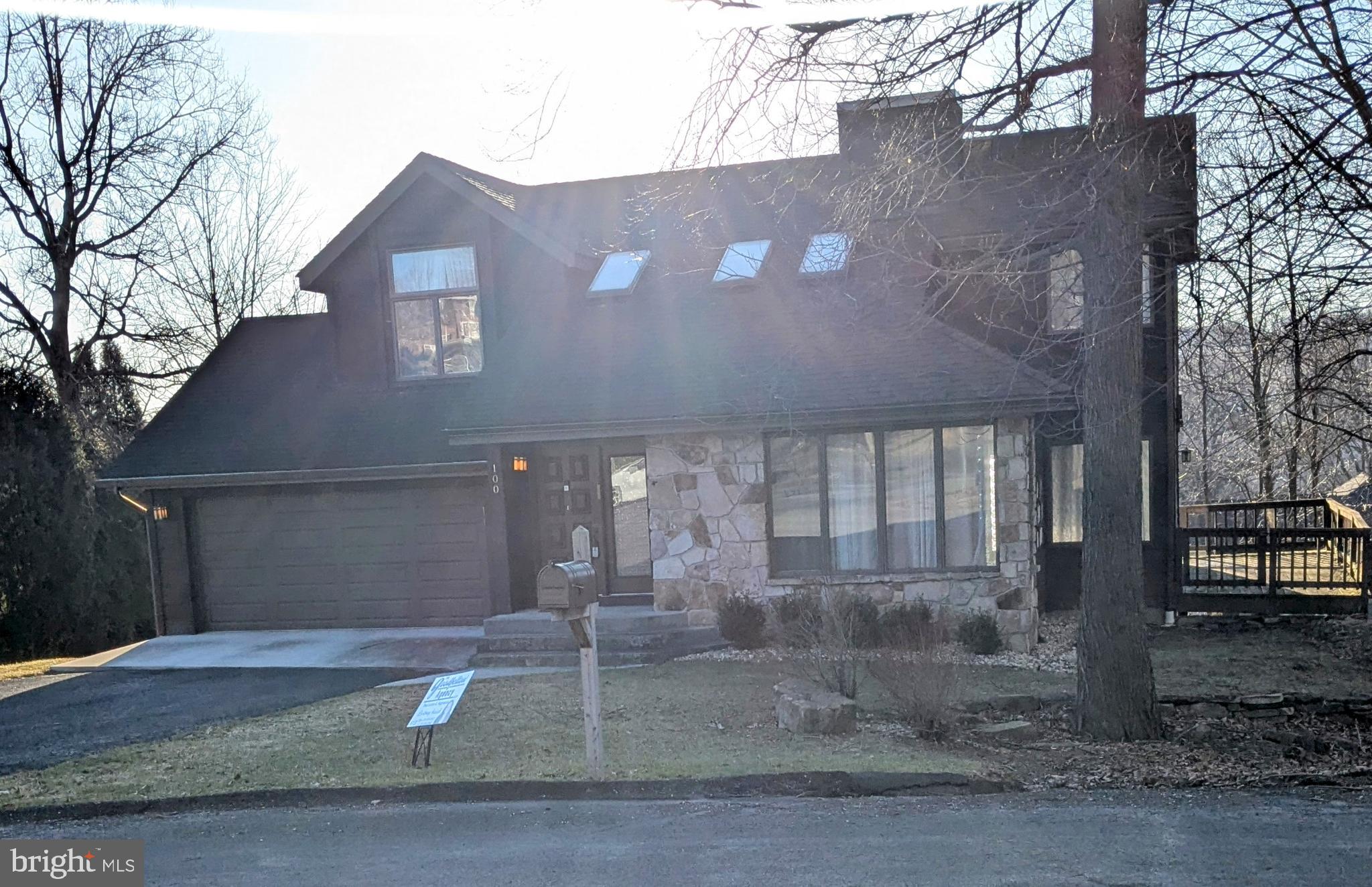 100 TEABERRY LANE