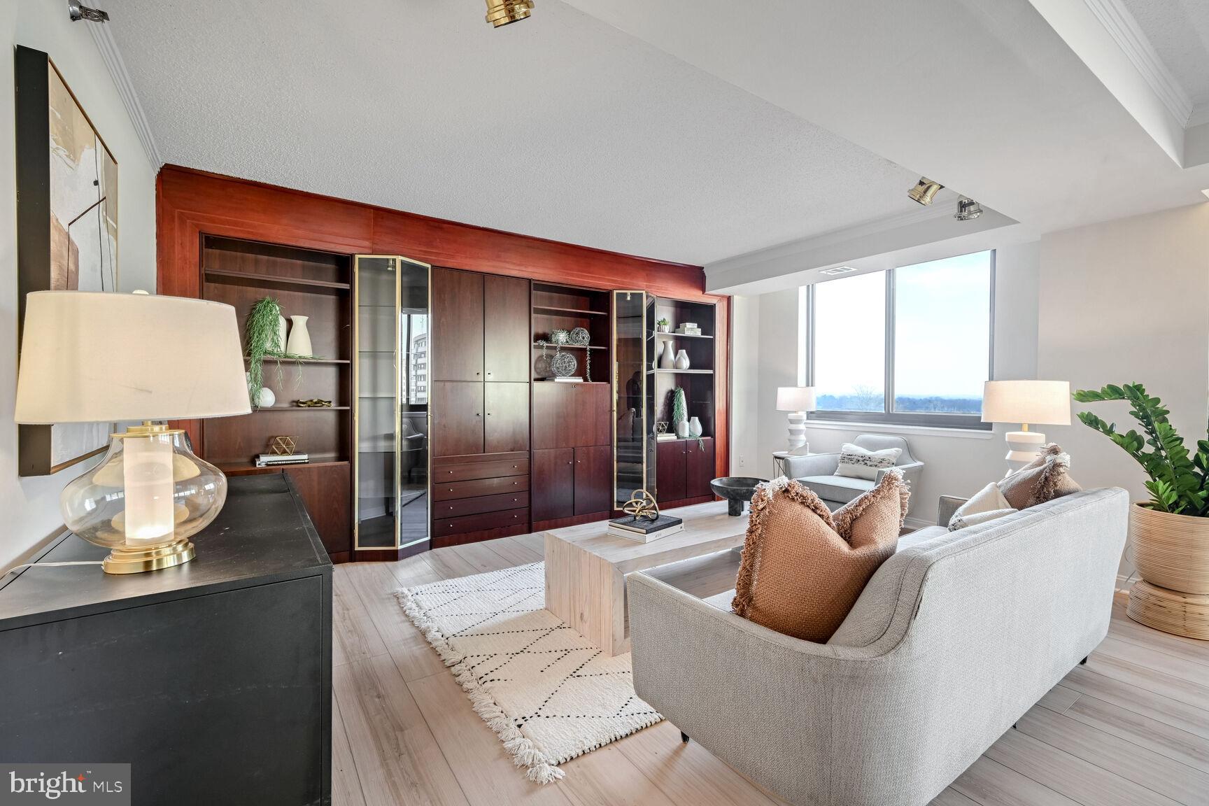 THE CARLETON OF CHEVY CHASE - Residential