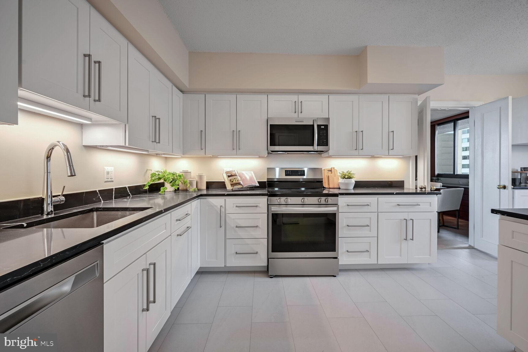 THE CARLETON OF CHEVY CHASE - Residential