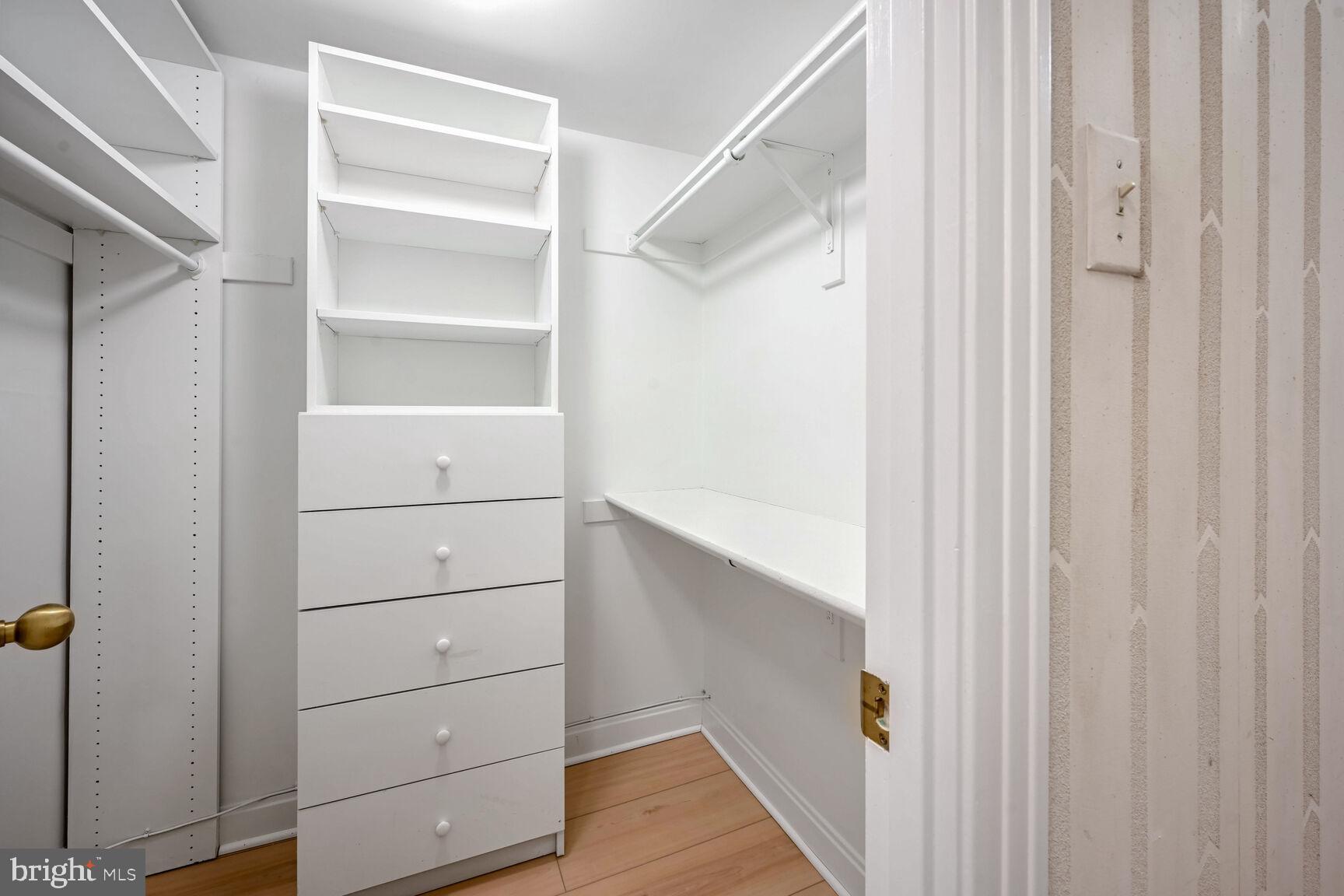 THE CARLETON OF CHEVY CHASE - Residential