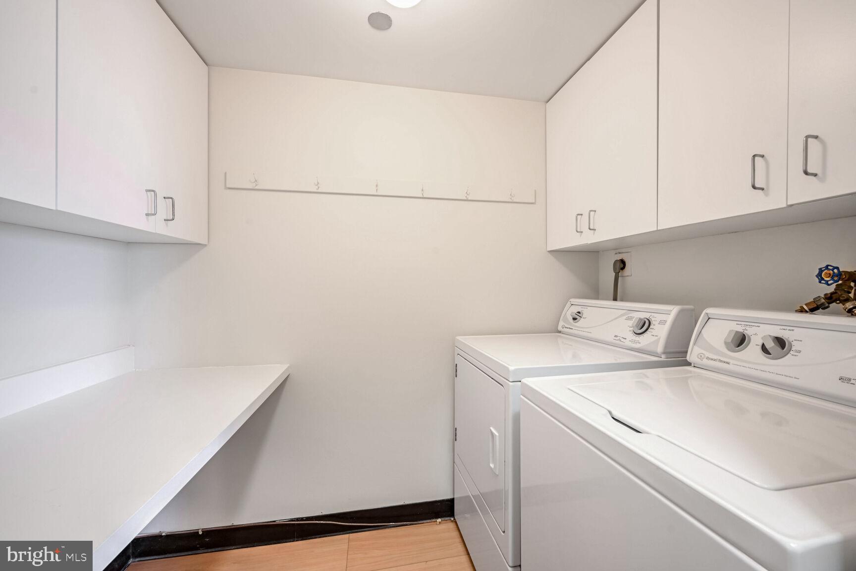 THE CARLETON OF CHEVY CHASE - Residential